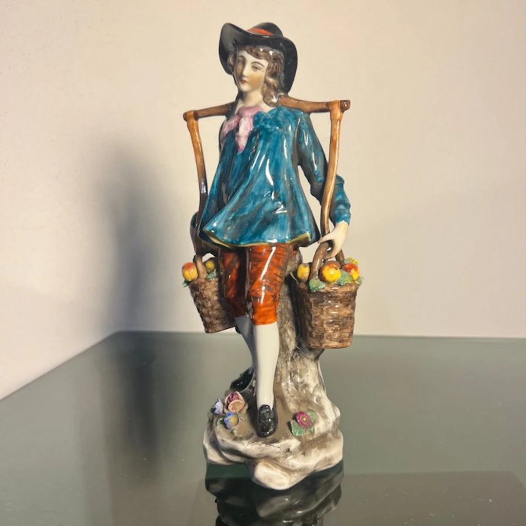Sitzendorf - Figurine - Venditore di frutta - Porcelain