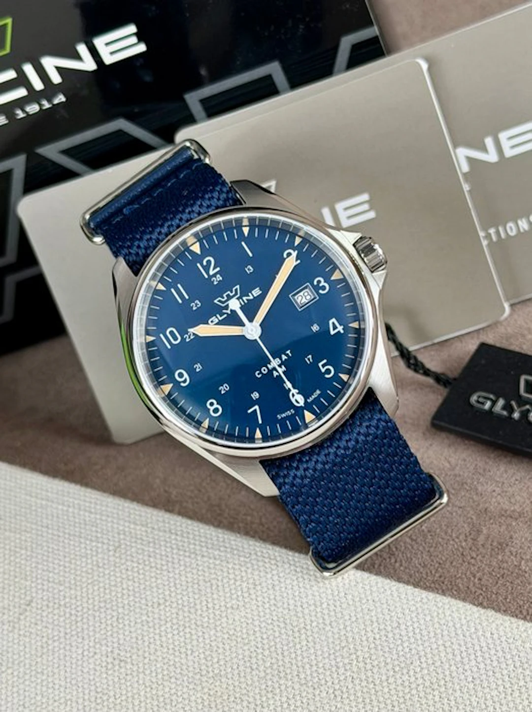 Glycine - Combat 6 Vintage Automatic Blue Date - GL0457 - Men - 2020-2025