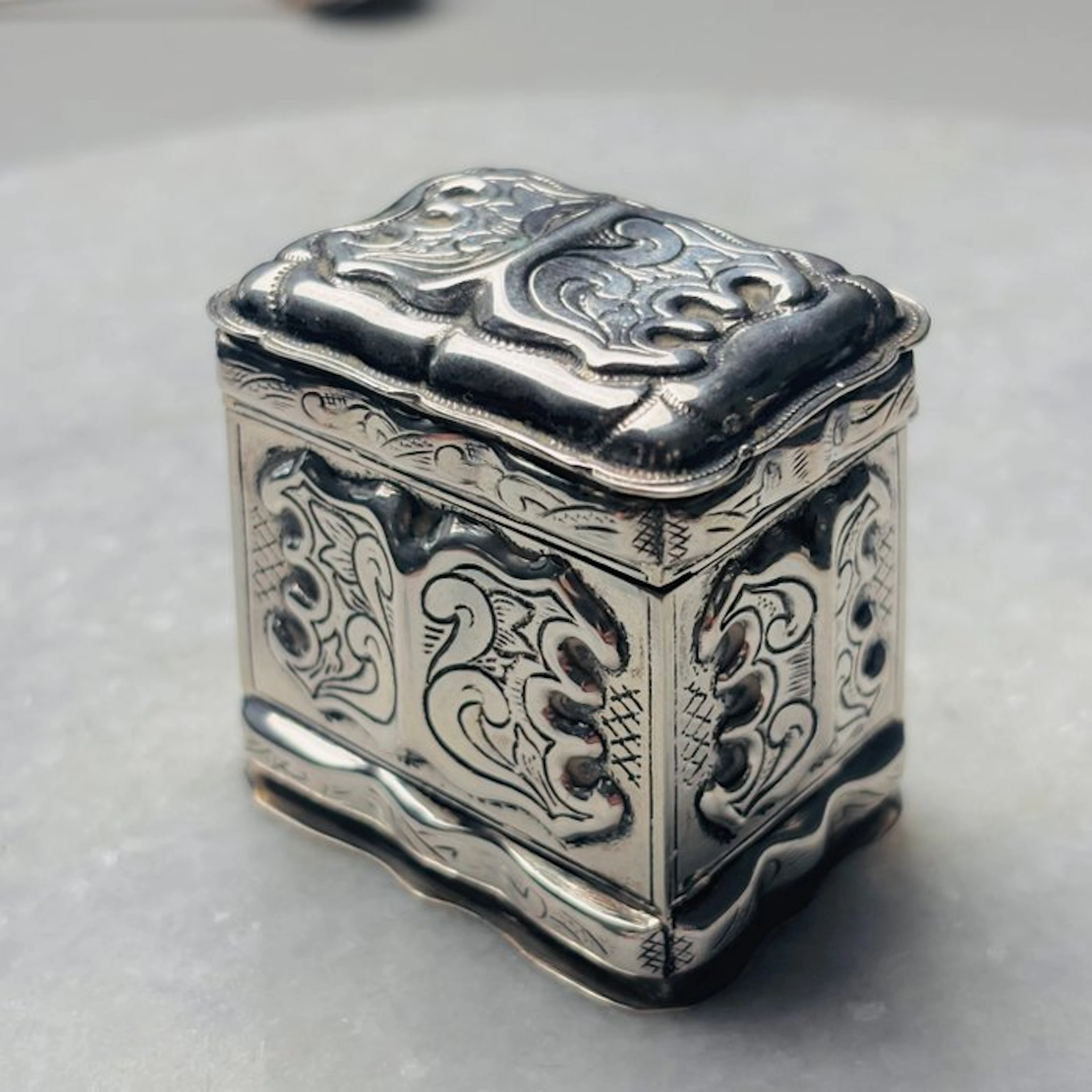 Box - Antique silver .835 Rococo box, certified - .835 silver