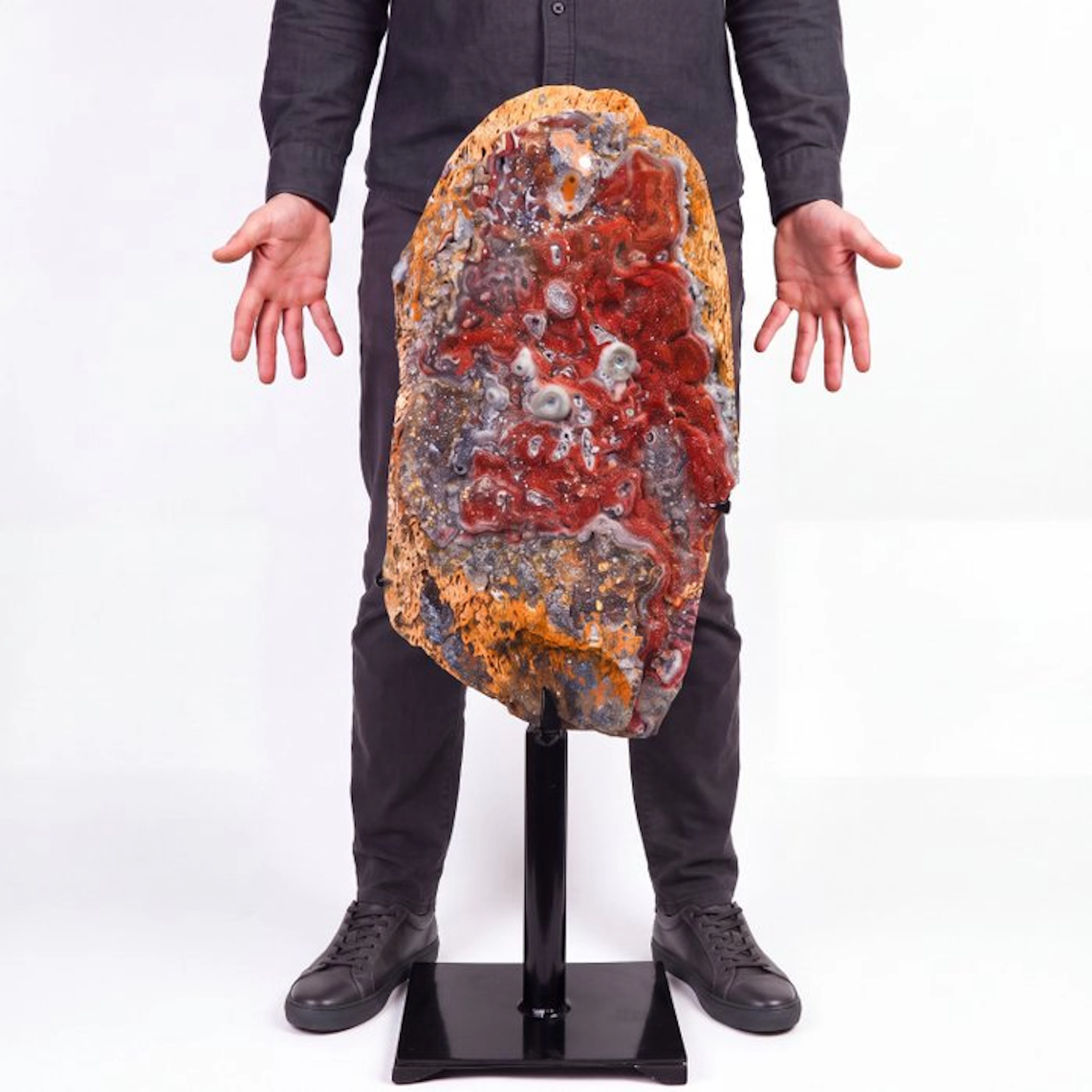 Museum Piece - Sparkling Red & Blue Chalcedony - Geode - 83x33x20 cm- 15.5 kg