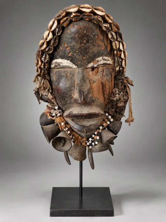 Important Dan mask of Tanglalé type – carved wood