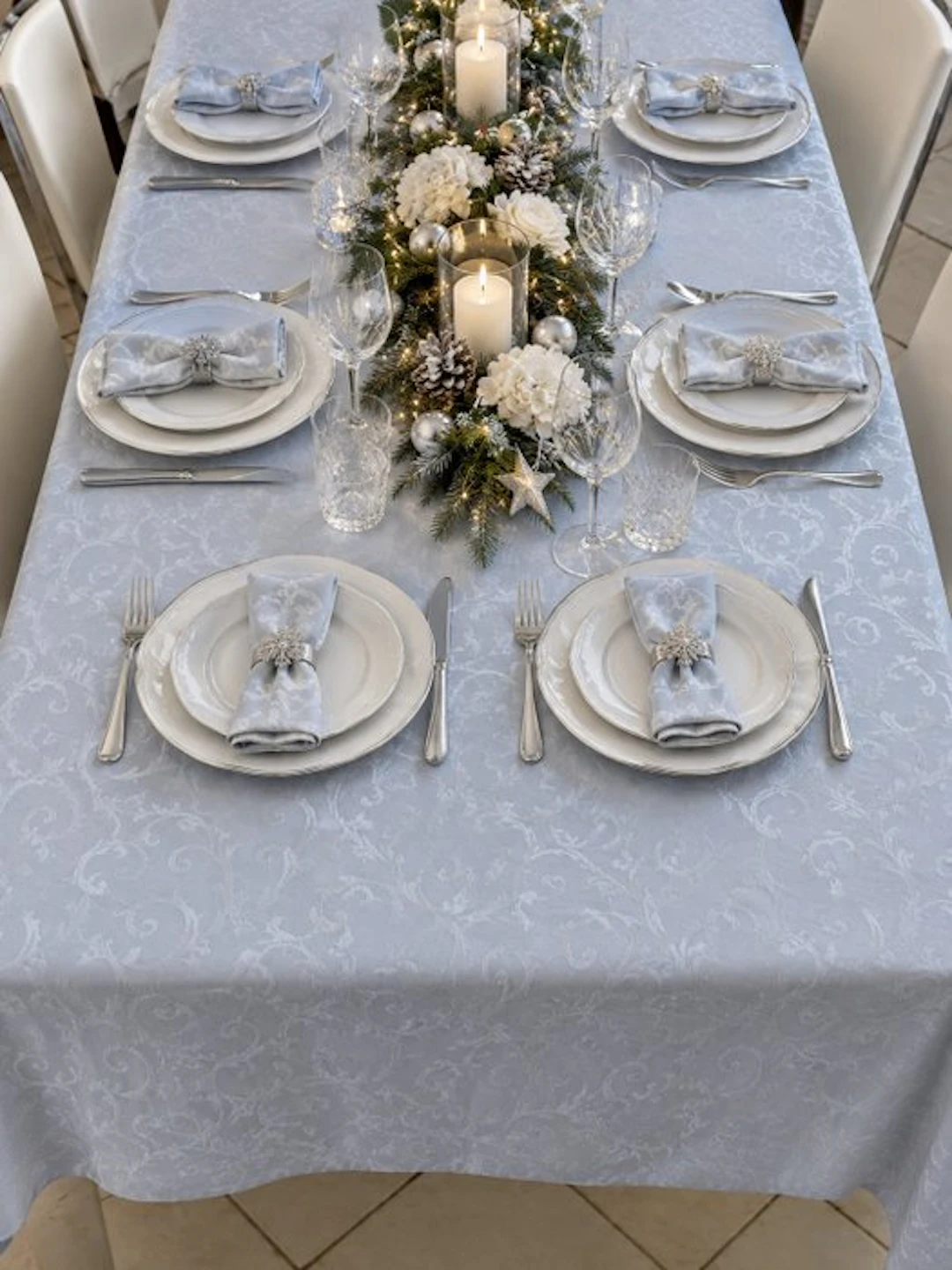 Luxurious Venetian San Leucio white pearl ramages damask...
