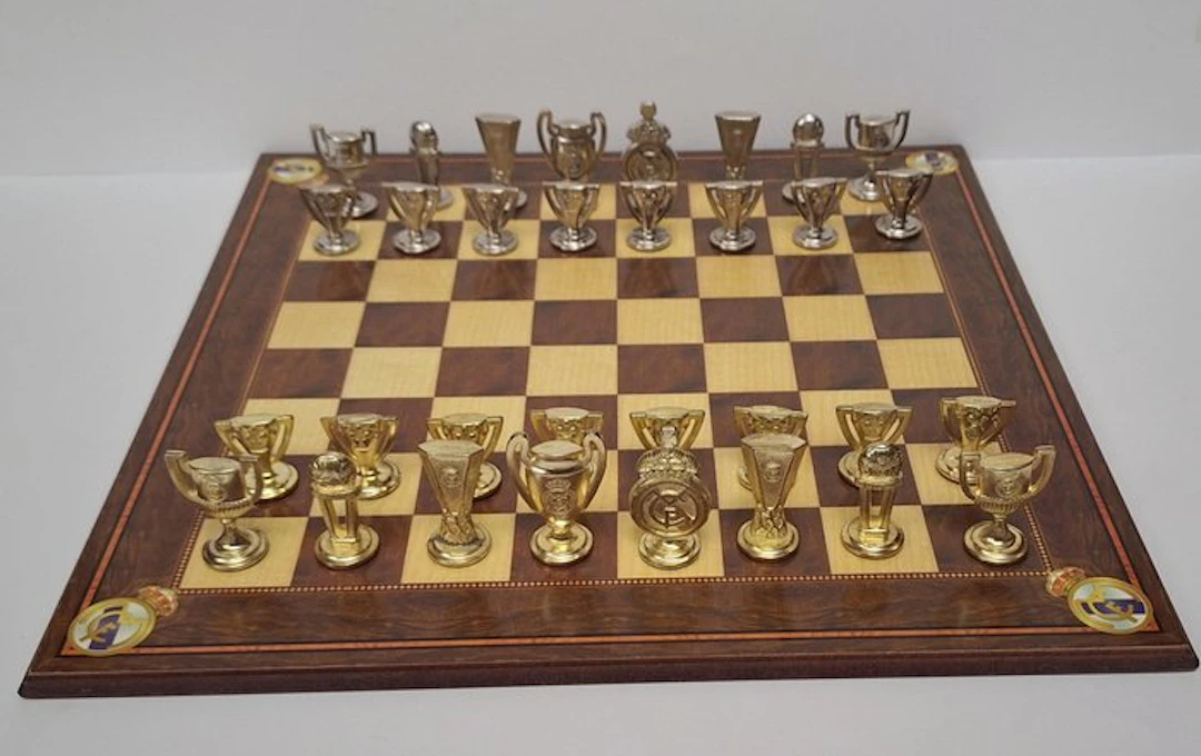 Chess set - Futbol Club Real Madrid - Metal