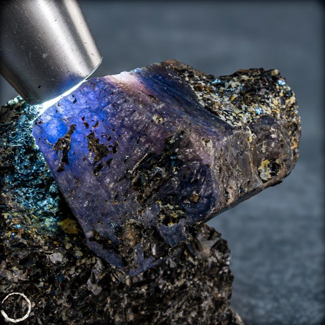 Natural royal blue sapphire on matrix. 680.60 ct from Kenya- 136.12 g
