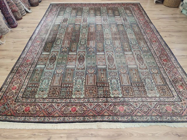 Ghoum - Rug - 3.36 m - 2.47 m - Pure natural silk design!