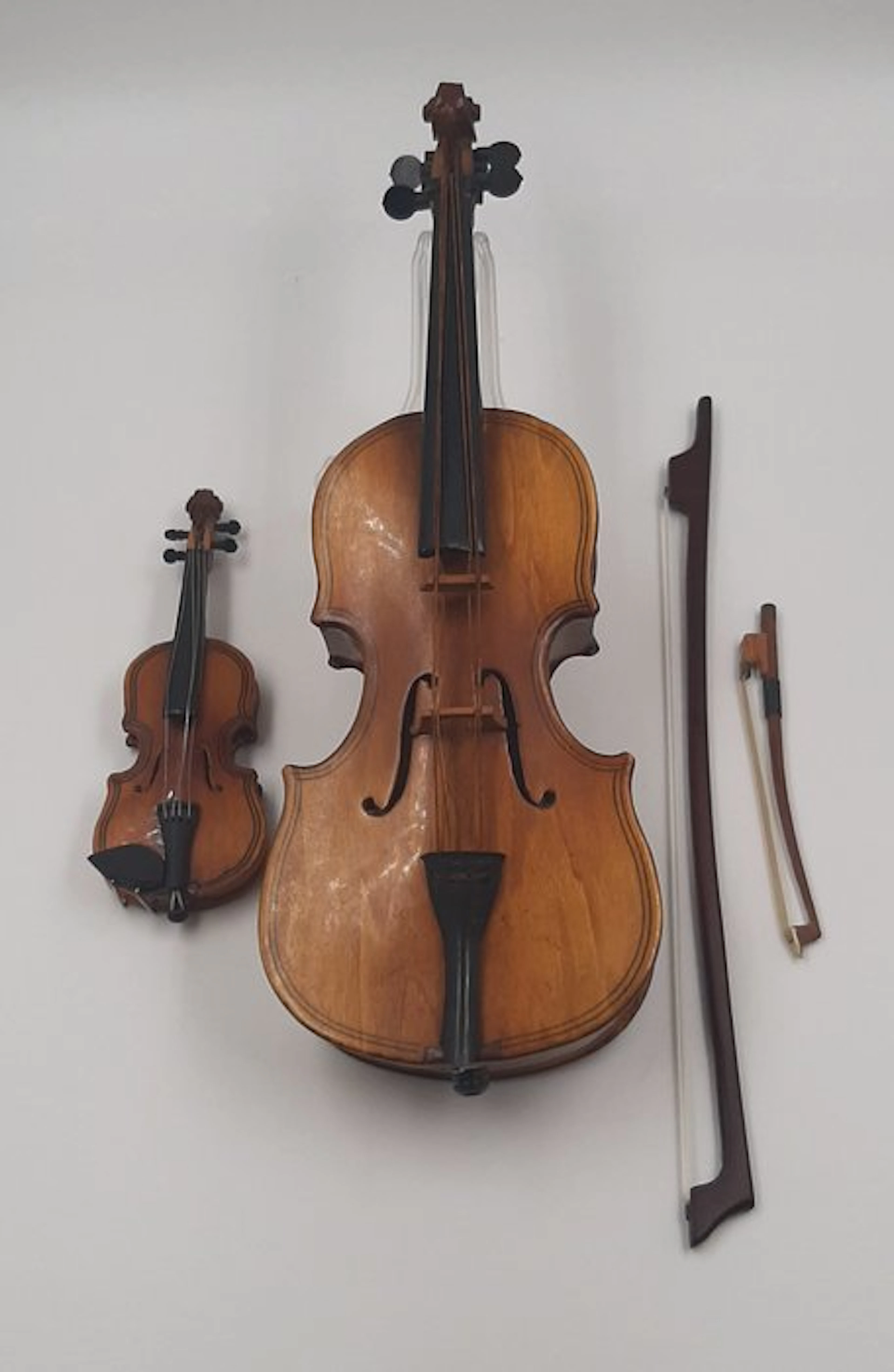 Themed collection - Violin replicas