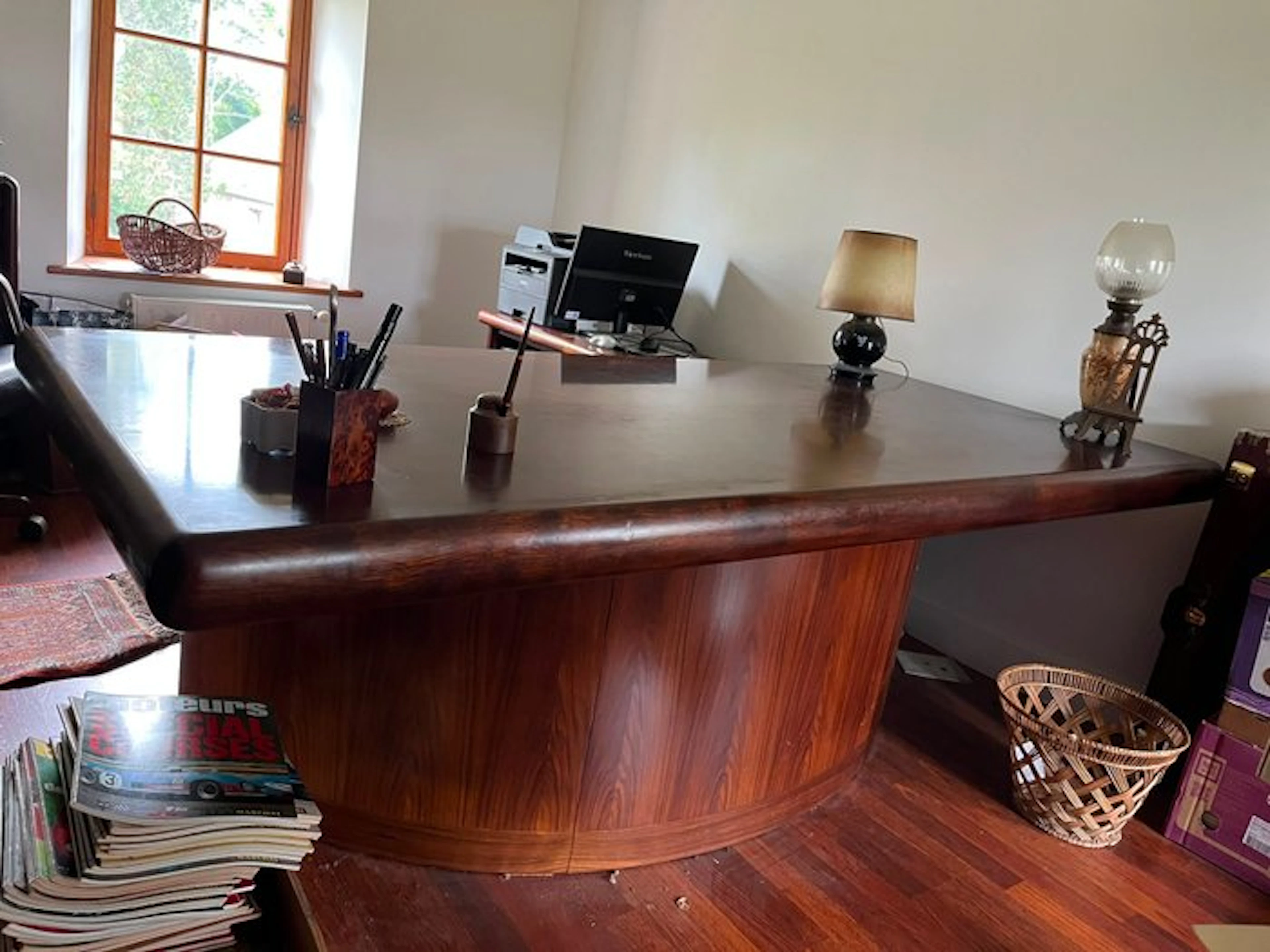 Dyrlund - Desk - Rosewood - SUPER SKYLINE_Rosewood