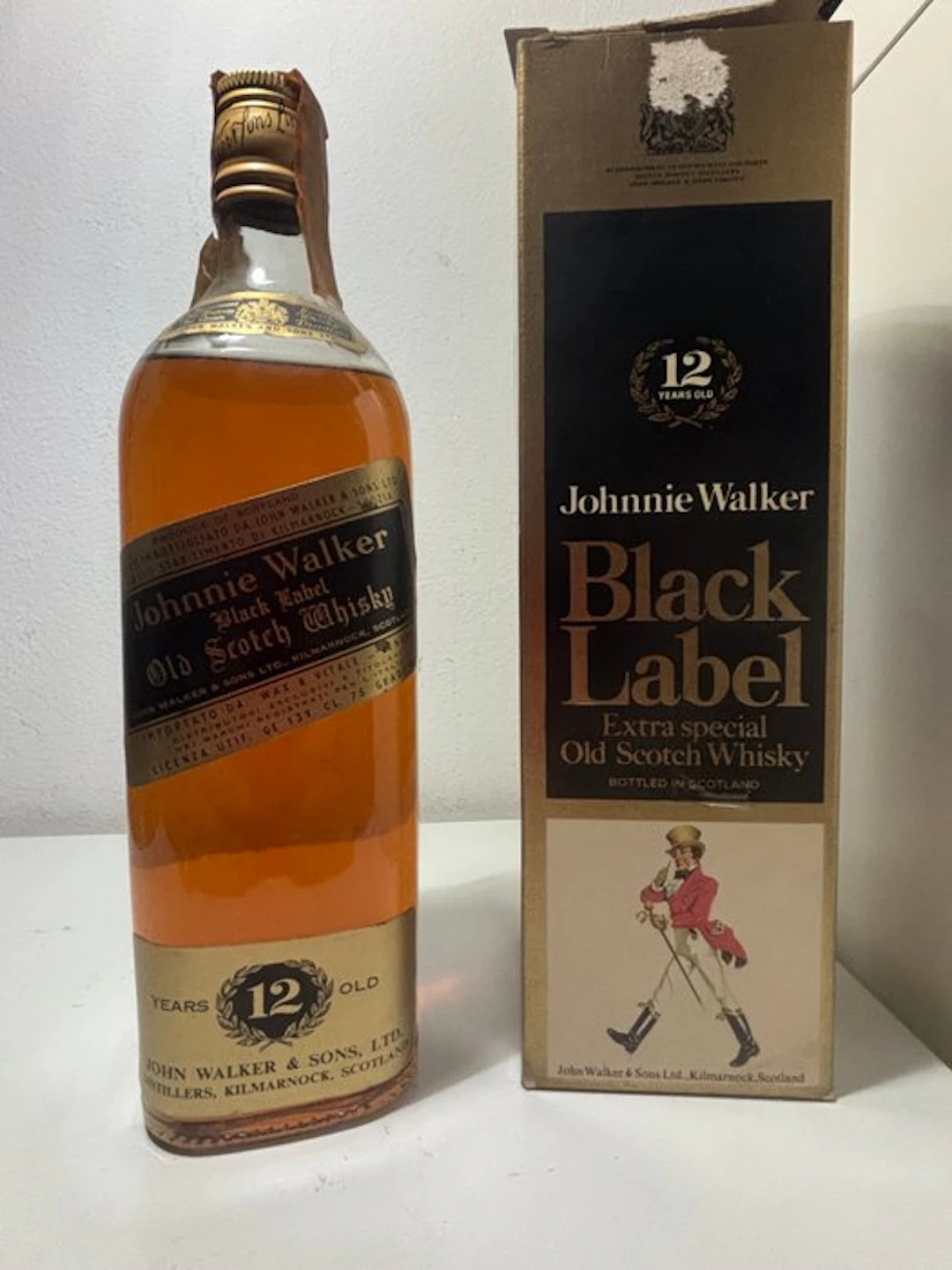 Johnnie Walker 12 years old Black Label - b. 1980s - 75cl