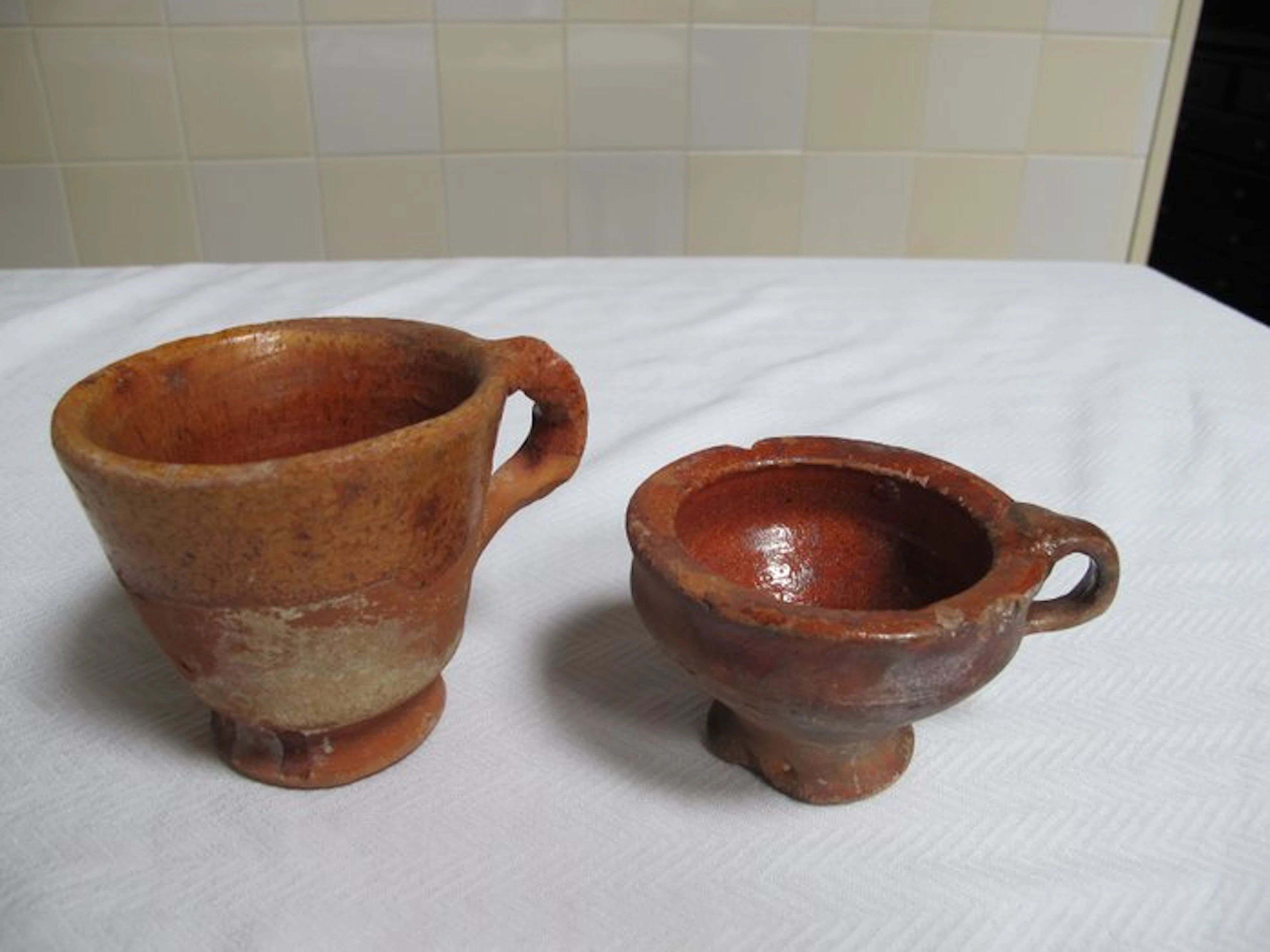 Volkskunst - Jar (2) - Authentic strawberry pots
