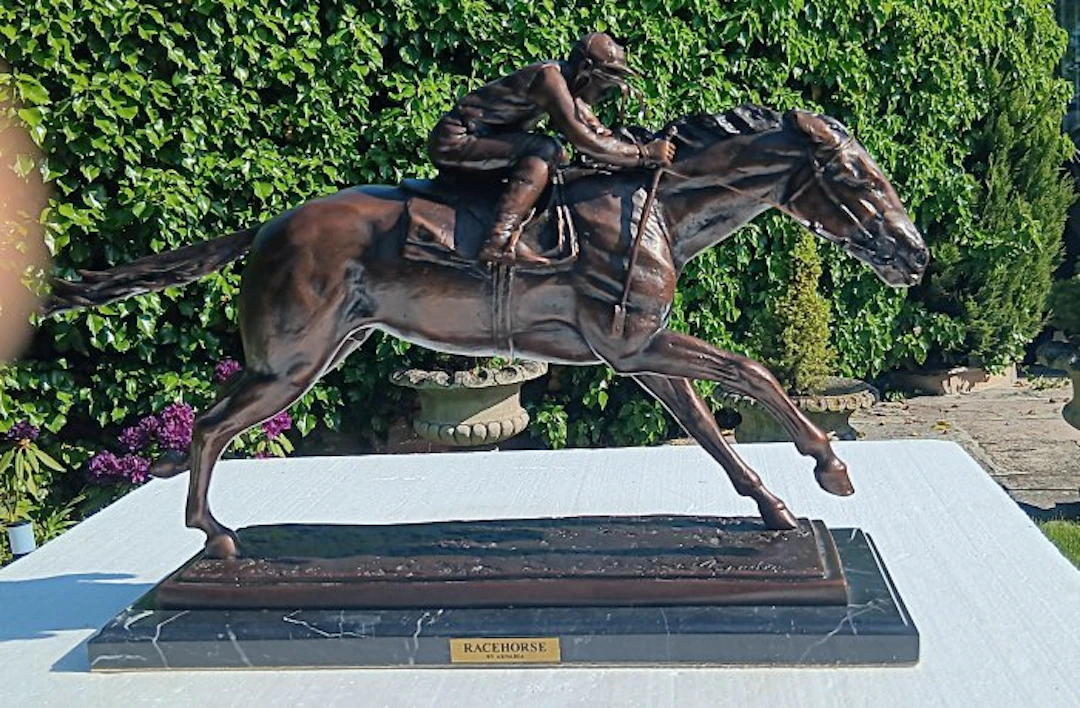 Sculpture, "Race Horse by Arnadia". - 41 cm - marble bronze