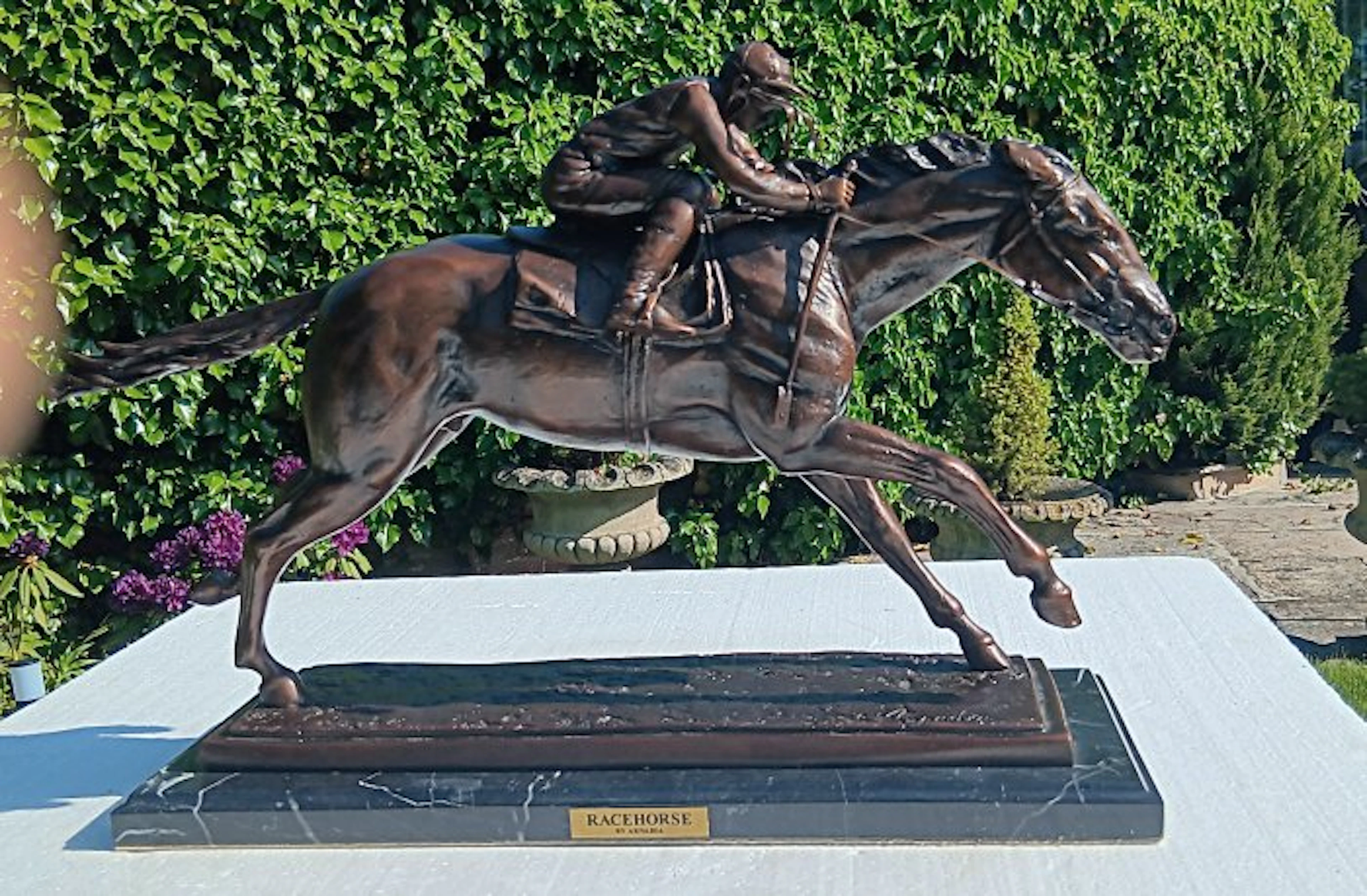 Sculpture, "Race Horse by Arnadia". - 41 cm - marble bronze