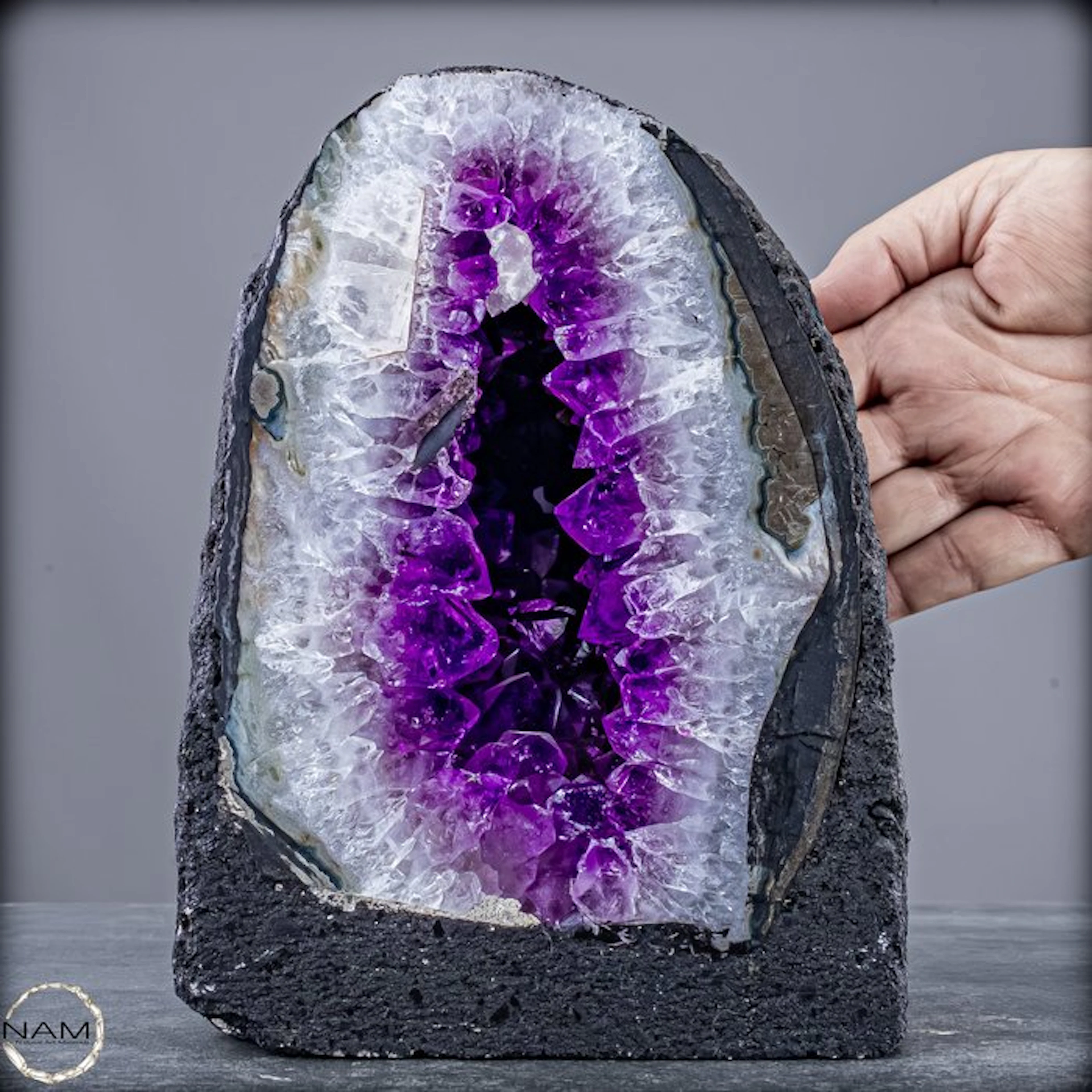 Natural amethyst druzy – an impressive natural work of art full of depth