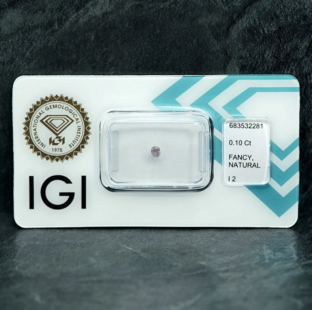 No reserve price - 1 pcs Diamond (Natural coloured)...