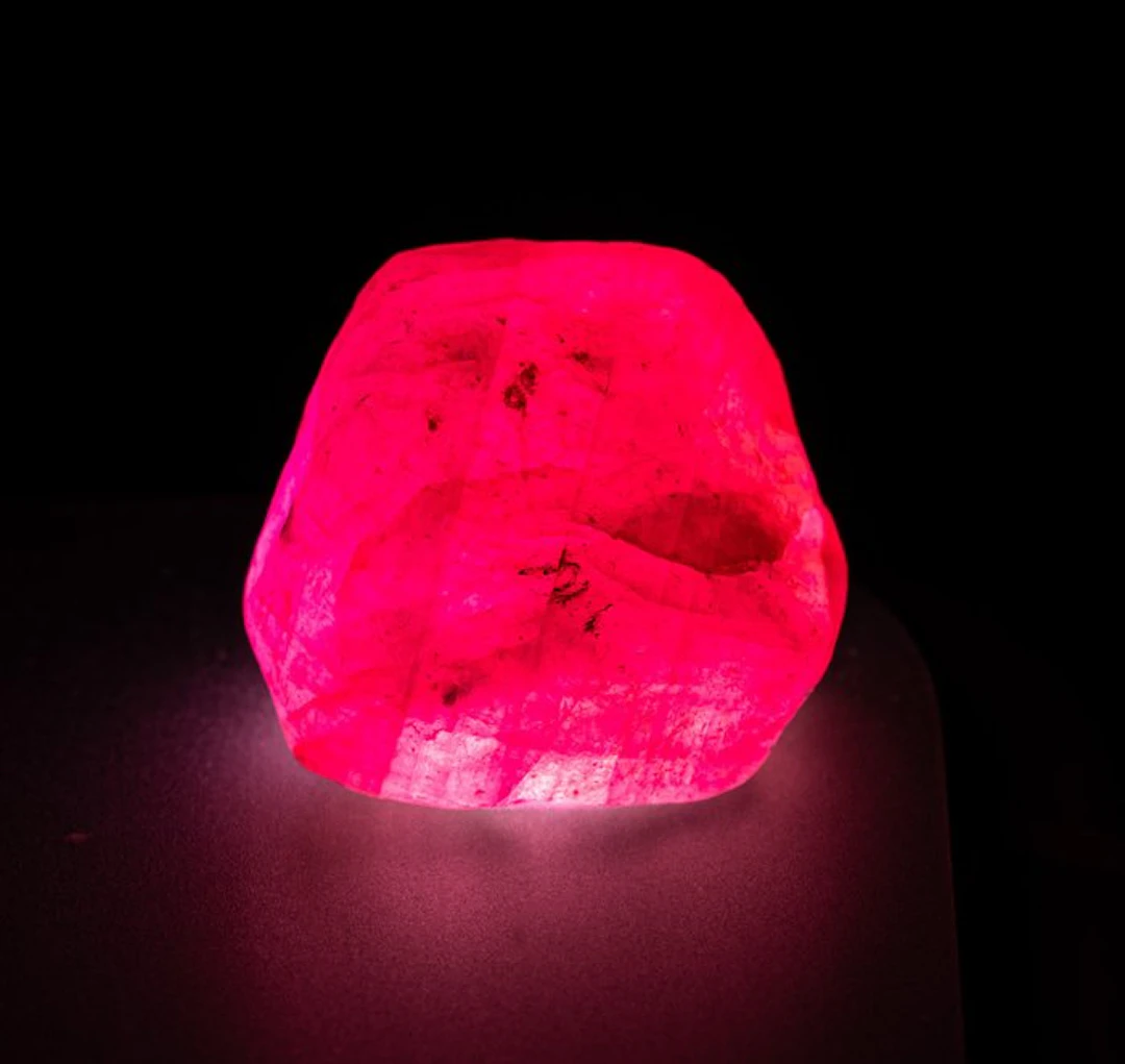 20.37 CARATS!! PIGEON-BLOOD RUBY - TOP QUALITY GÉANT...
