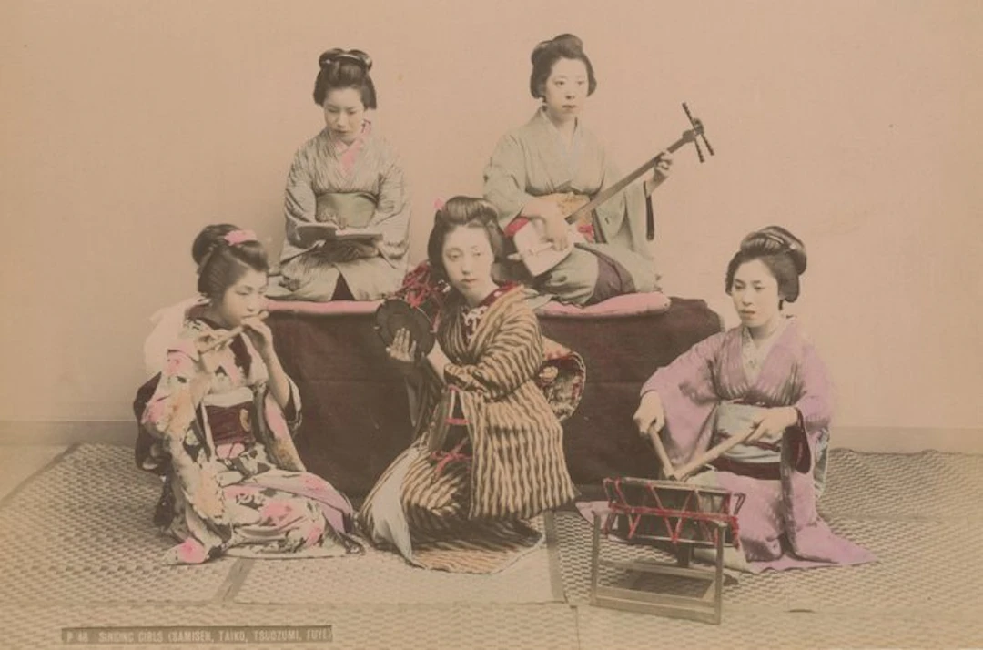 Enami, Farsari, Suzuki, Kimbei, Yokohama School (XIX) - Singing girls