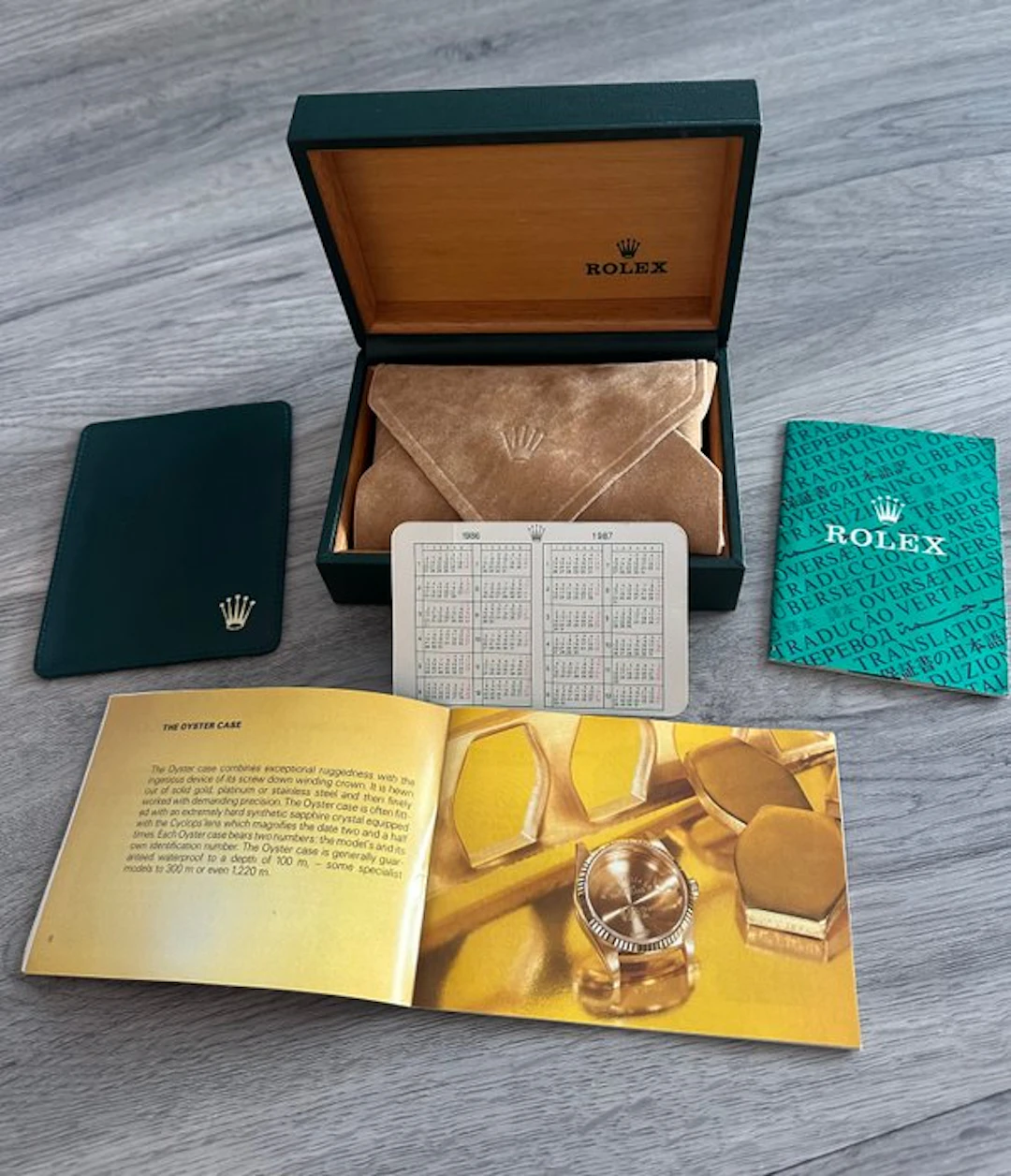 Rolex - Year 1986 - Box + accessoires
