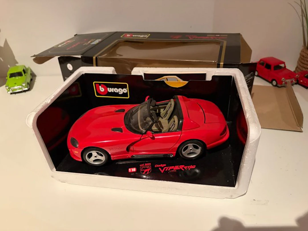 Bburago 1:18 - Model car - Dodge Viper RT/10