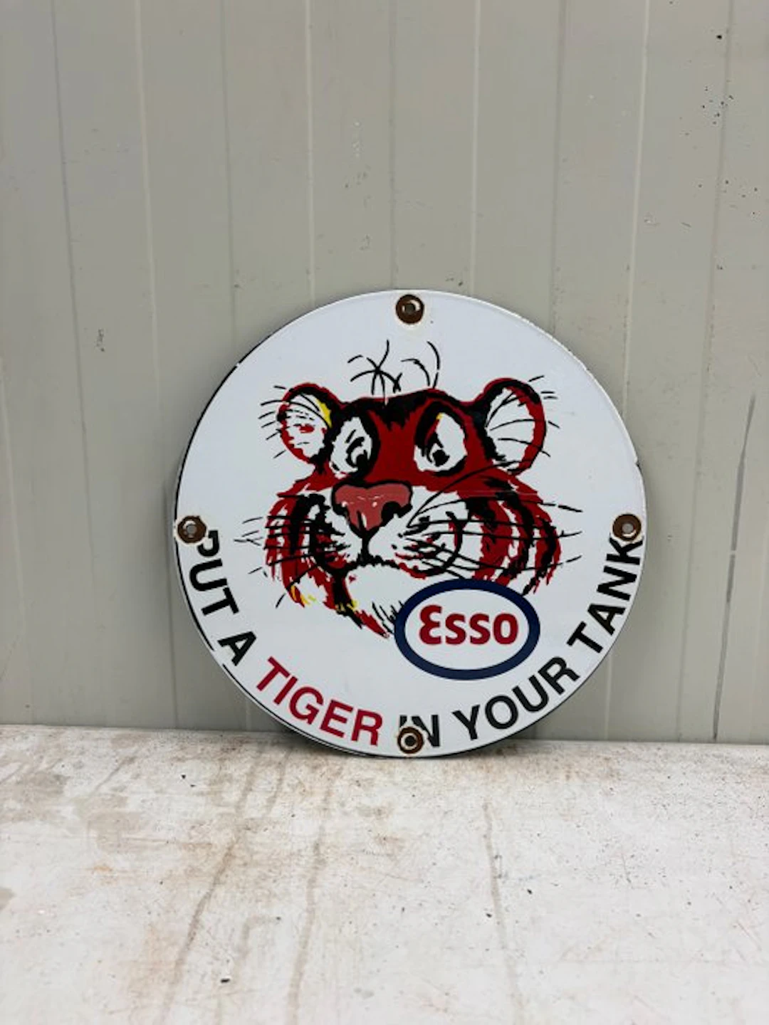 Esso Tiger – Rond Emaille Reclamebord – Put a Tiger in...