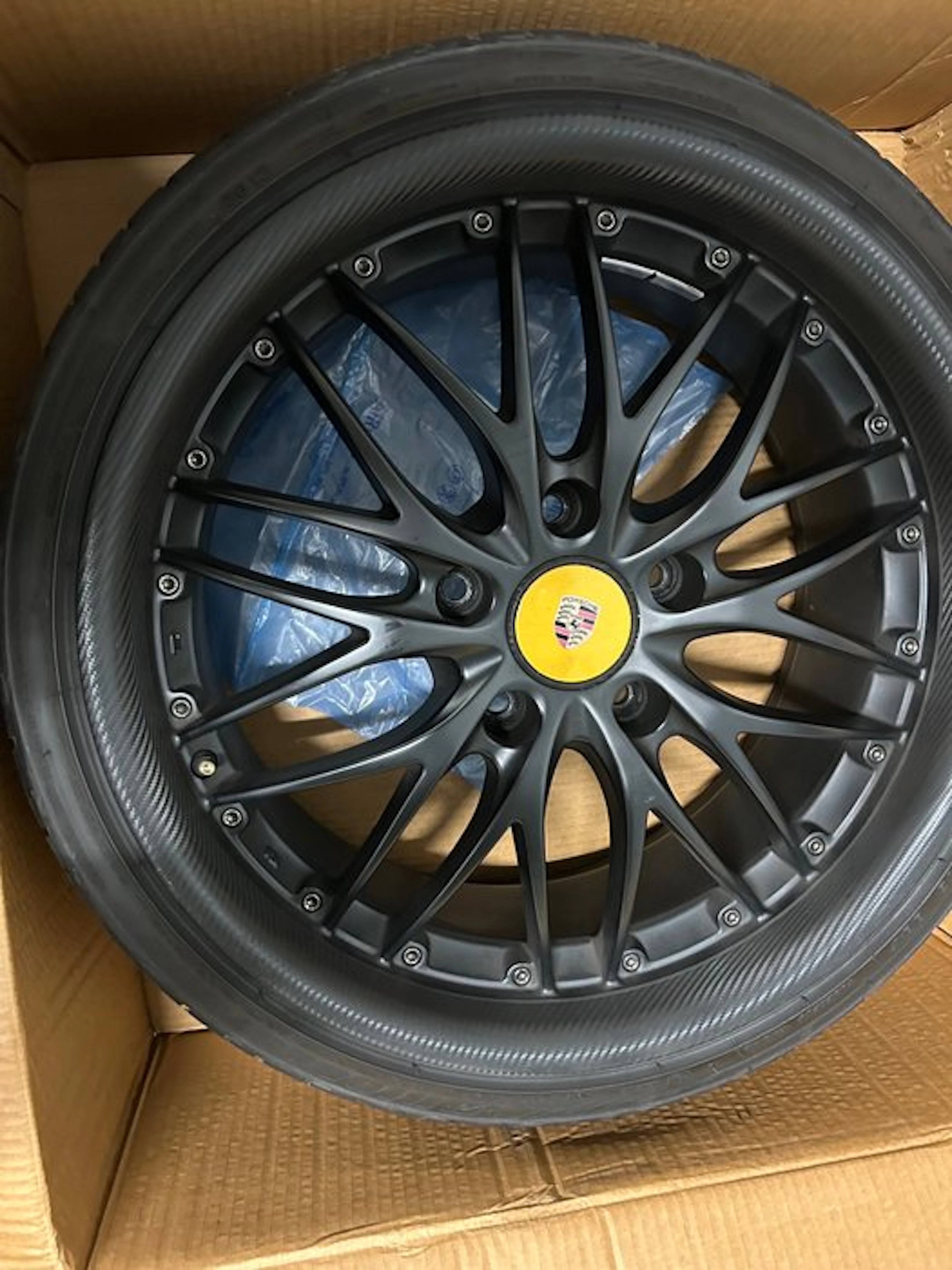 Car part (4) - Porsche - Jantes magnésium et carbone
