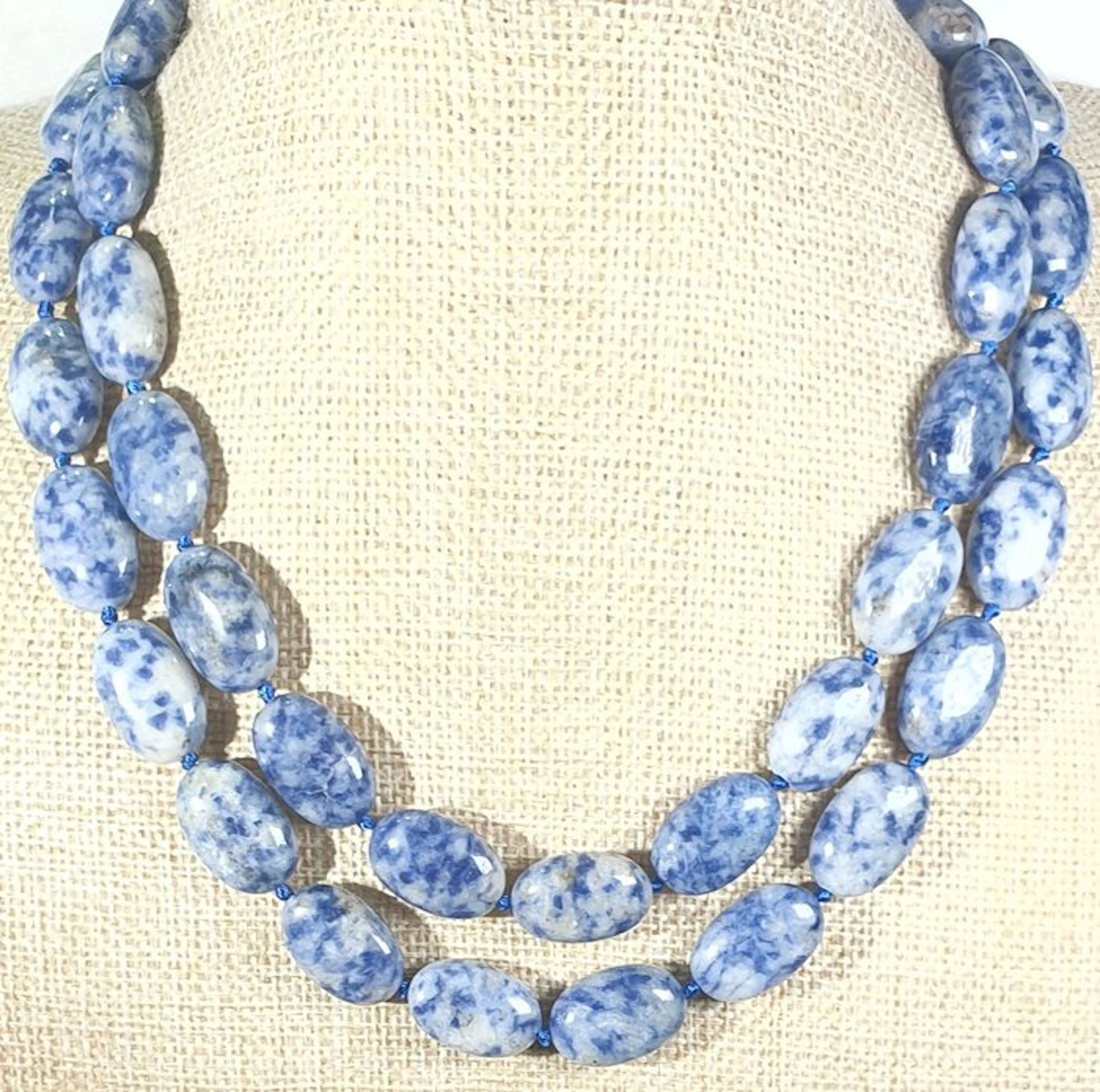 Natural sodalite from Canada - Balances emotions and...