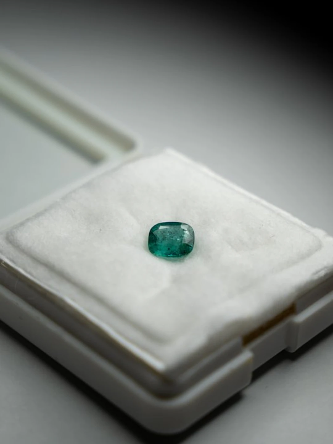 1 pcs Green Emerald - 1.85 ct - International Gemological Institute (IGI)