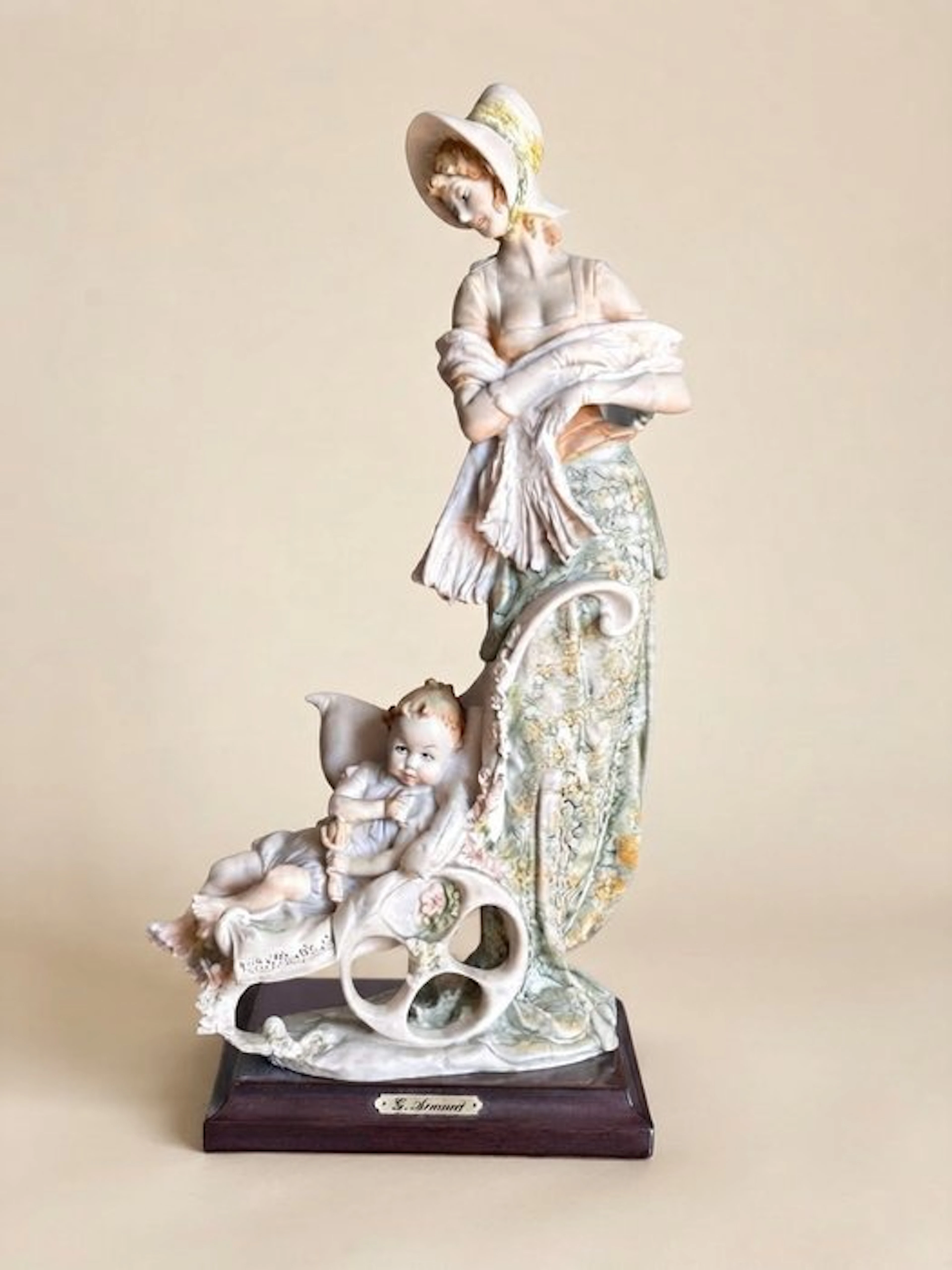 Florence - G. Armani - Sculpture, maternità - 34 cm - Cold Cast Porcelain
