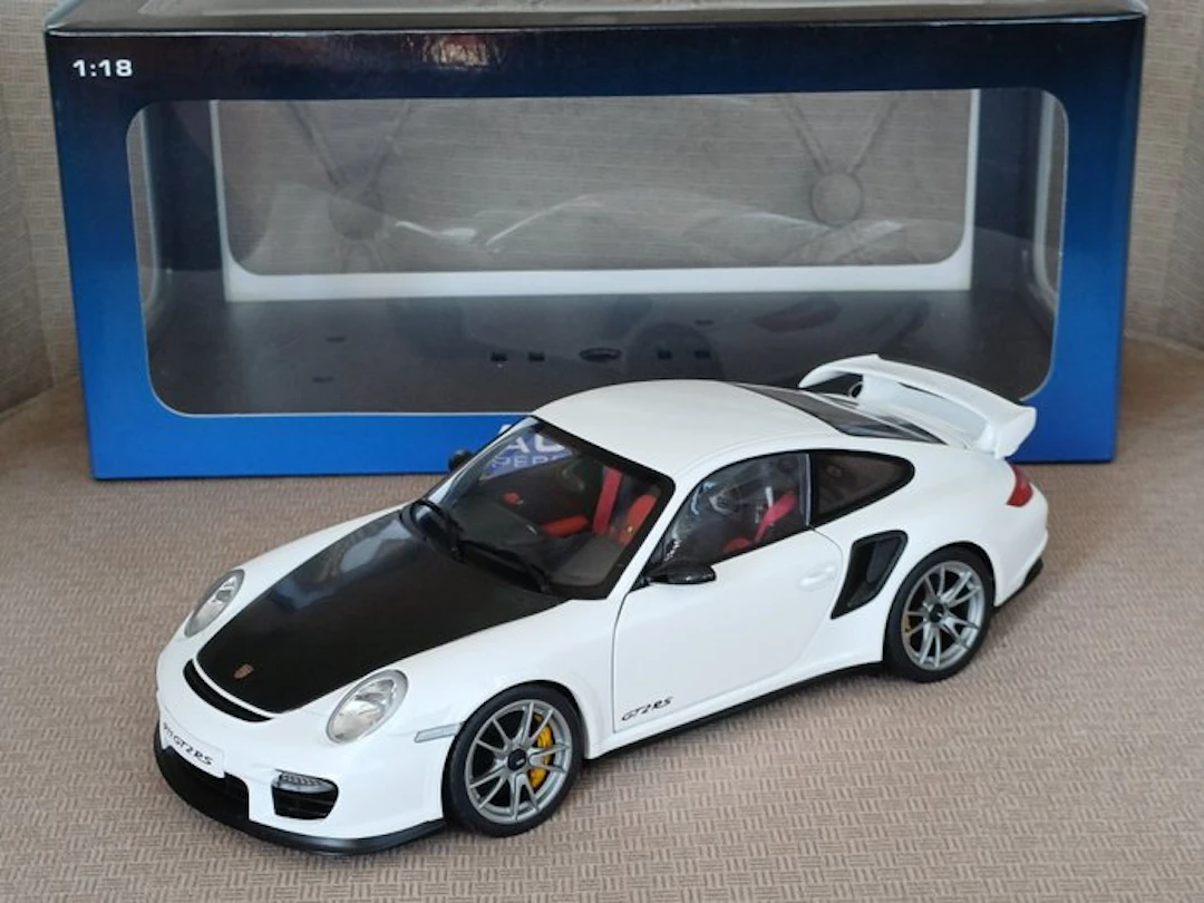 Autoart 1:18 - Model sports car - Porsche 911 (997) GT2 RS