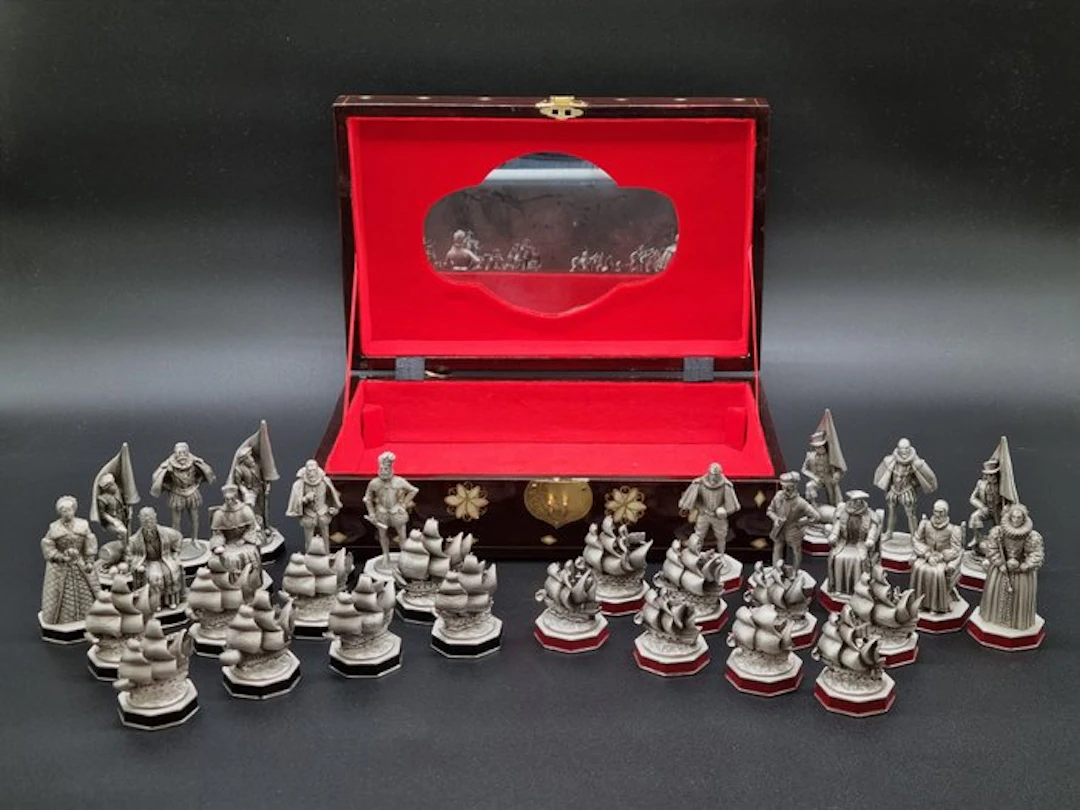 The Armada - Luxus Schachspiel aus Reinzinn in Holzbox - Chess set