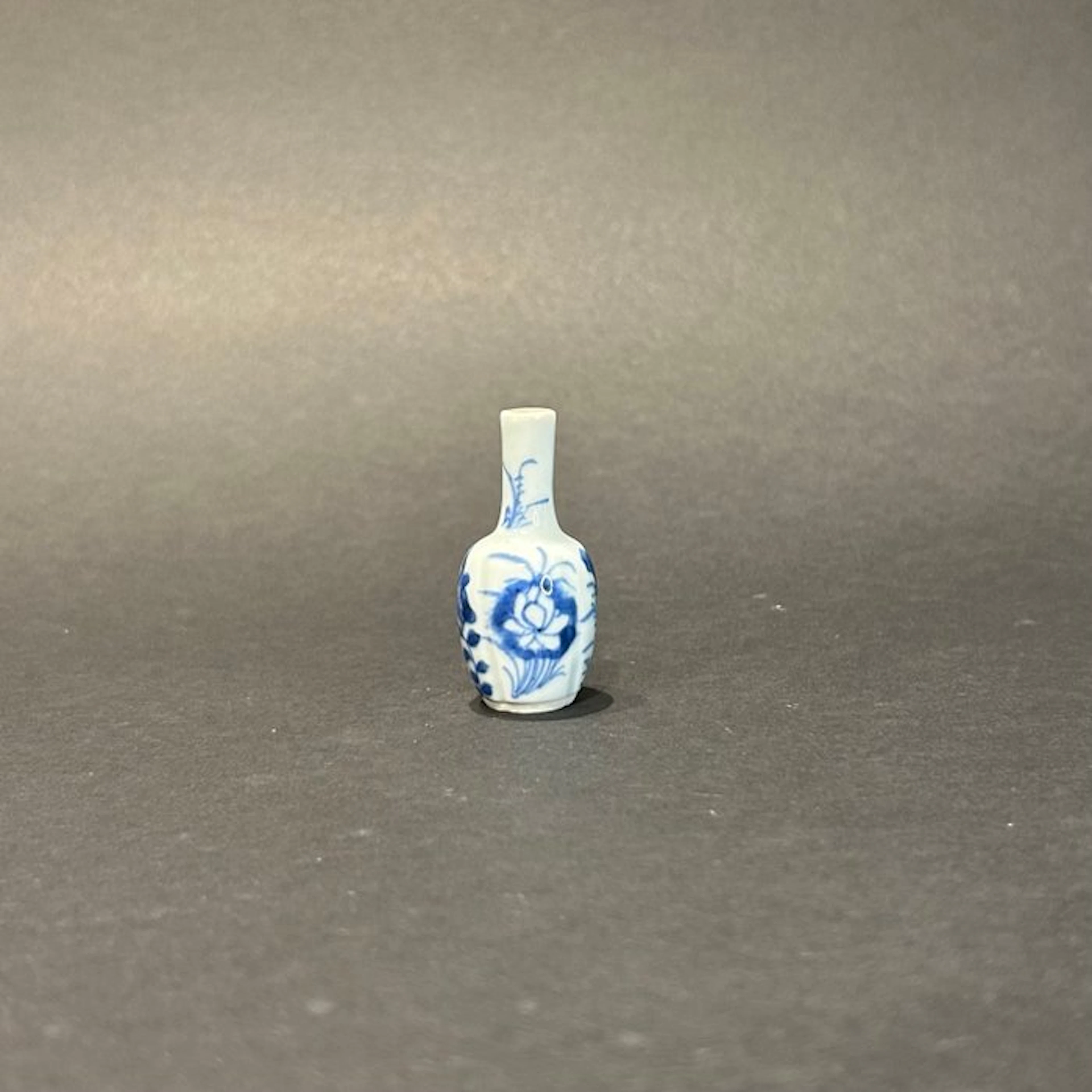 Vase - Porcelain - China - Kangxi (1662-1722) - miniature...