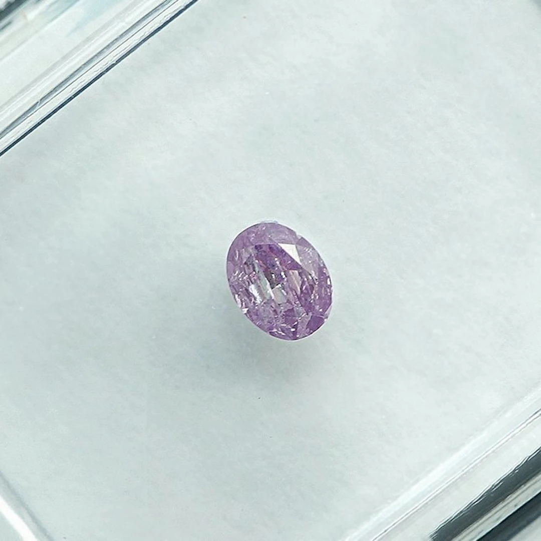 No reserve price - 1 pcs Diamond (Natural coloured)...
