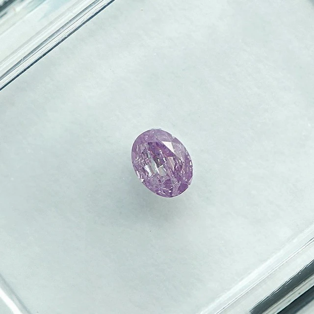 No reserve price - 1 pcs Diamond (Natural coloured)...