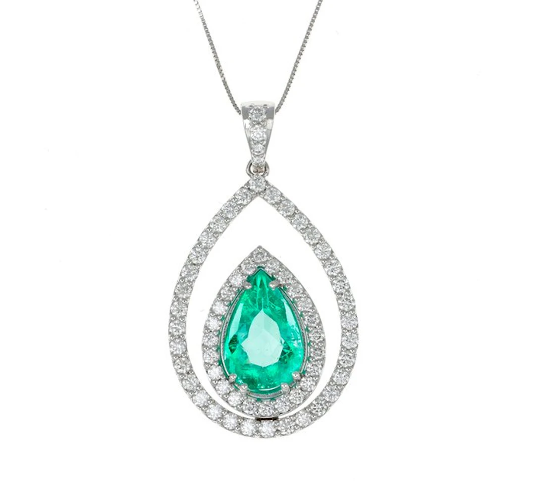 Necklace with pendant - 18 kt. White gold - 2.59ct. tw. Emerald - Diamond