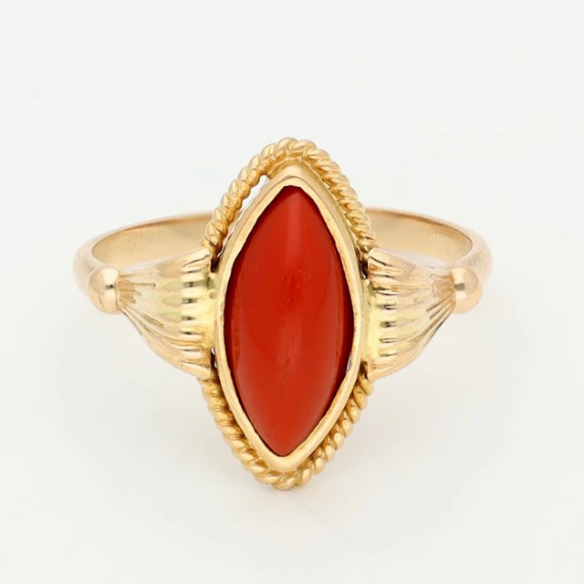 Ring - 18 kt. Yellow gold Blood Coral