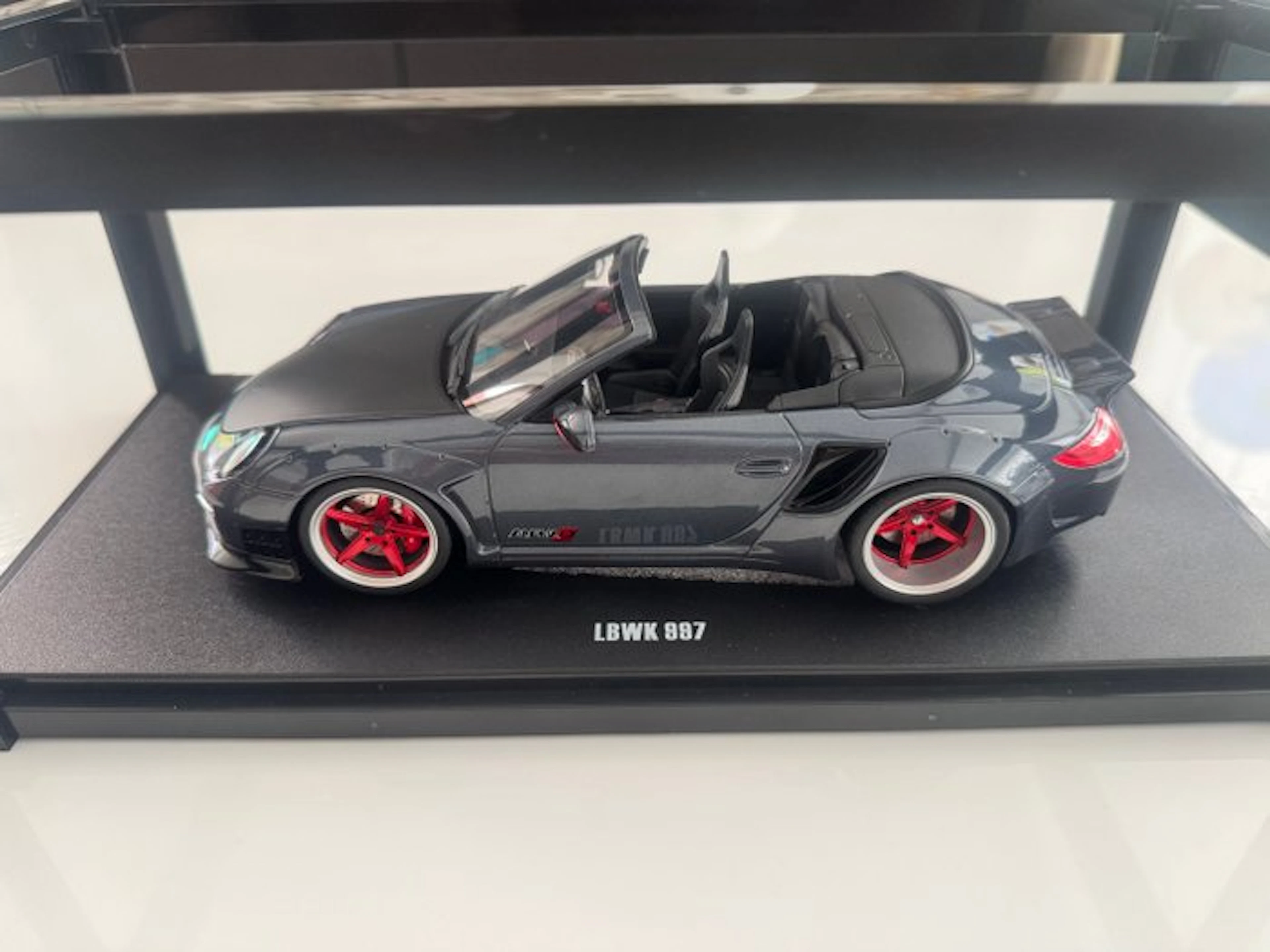 1:18 - Model sports car - Porsche 911 (997) Liberty Walk
