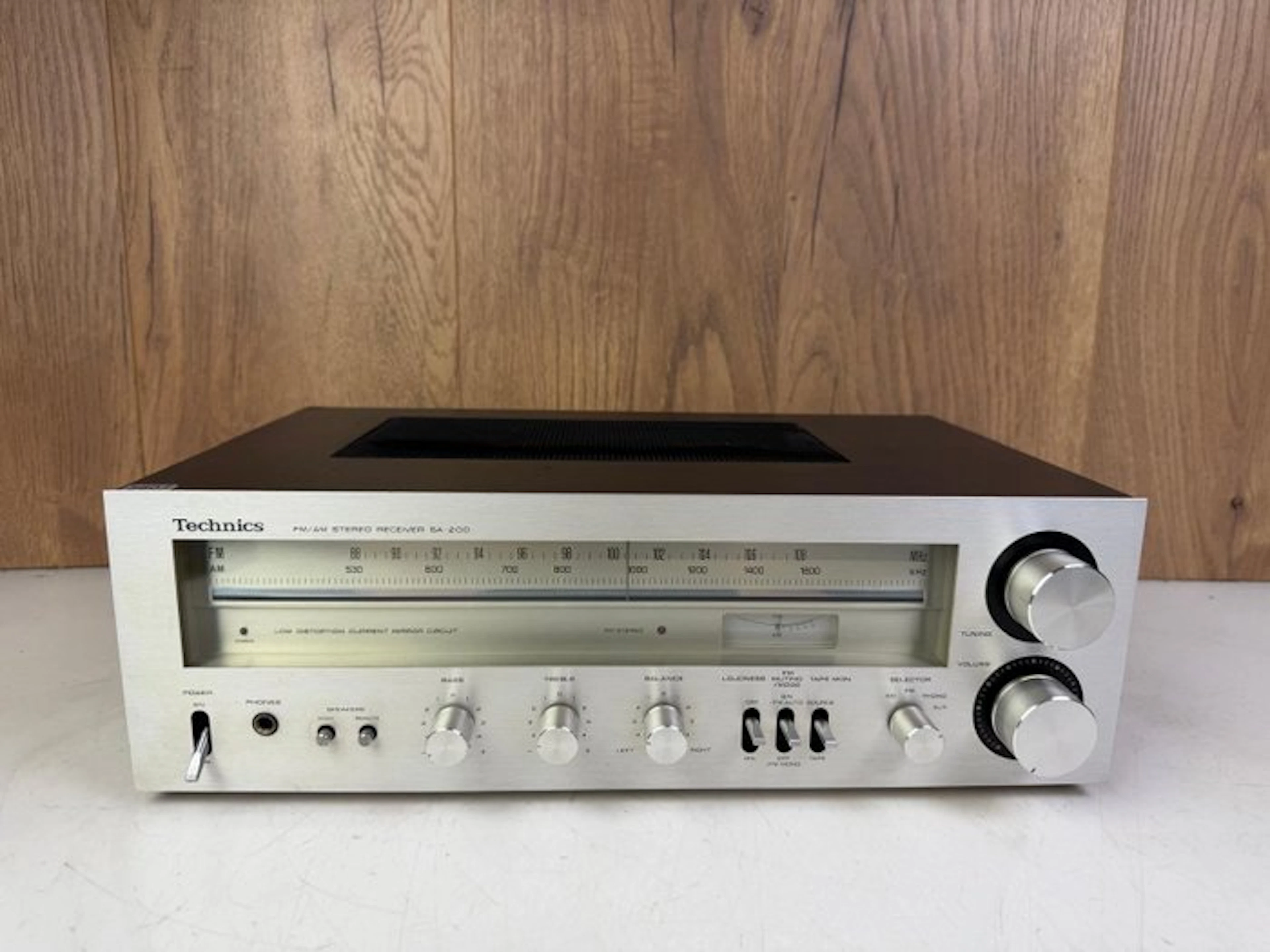 Technics - SA-200 Solid state stereo receiver