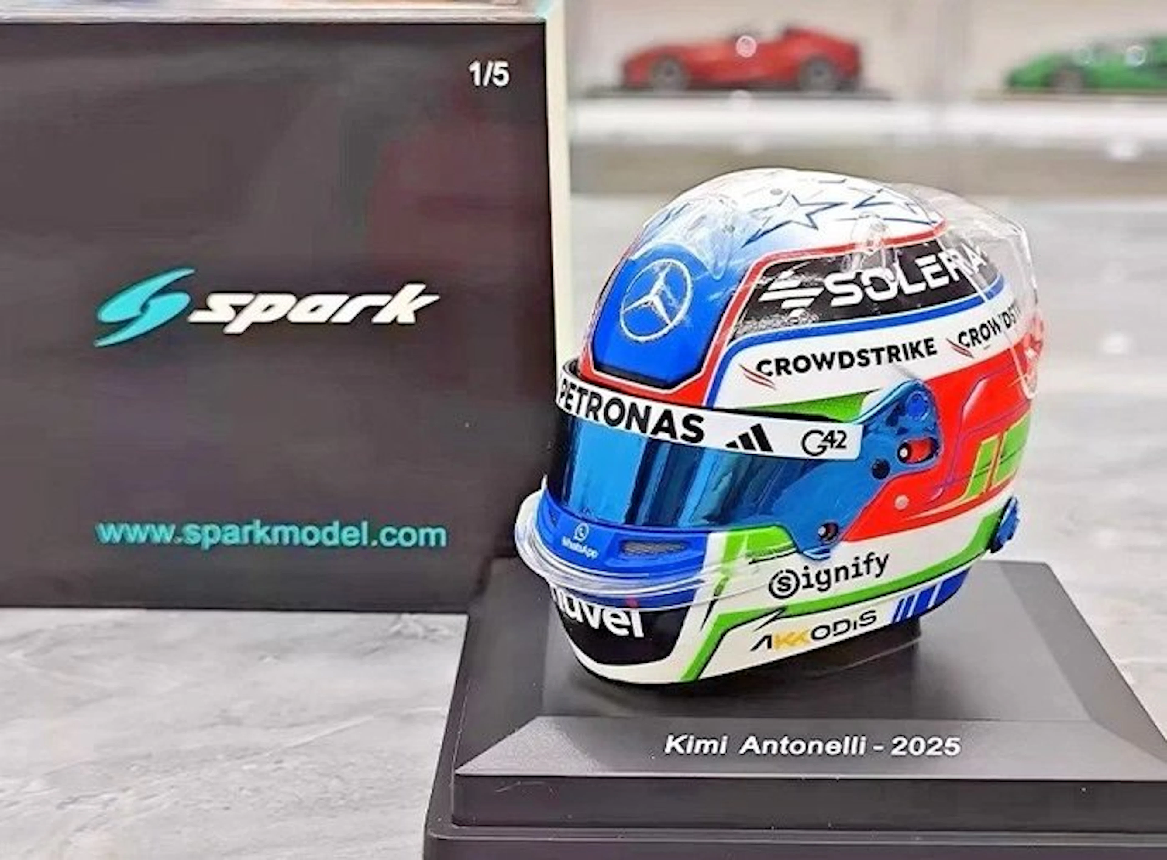 Spark 1 : 5 - Model sports car - BELL HELMET / CASQUE "KIMI ANTONELLI