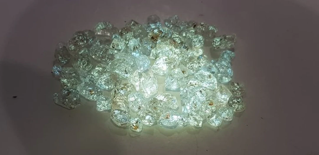 Outstanding Quality Florescent Rough Petroleum Quartz...