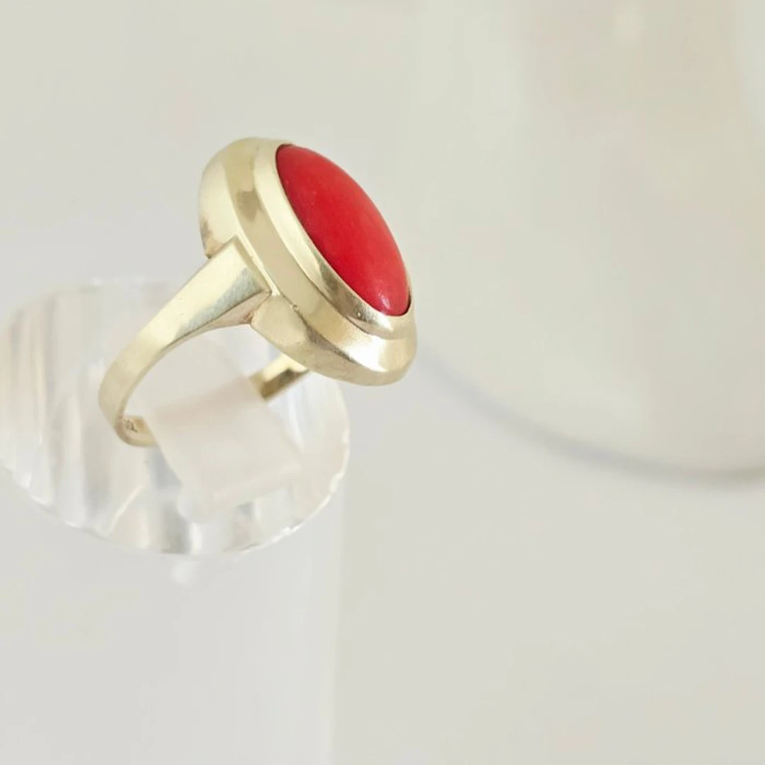 No reserve price - Ring - 8 kt. Yellow gold - Coral