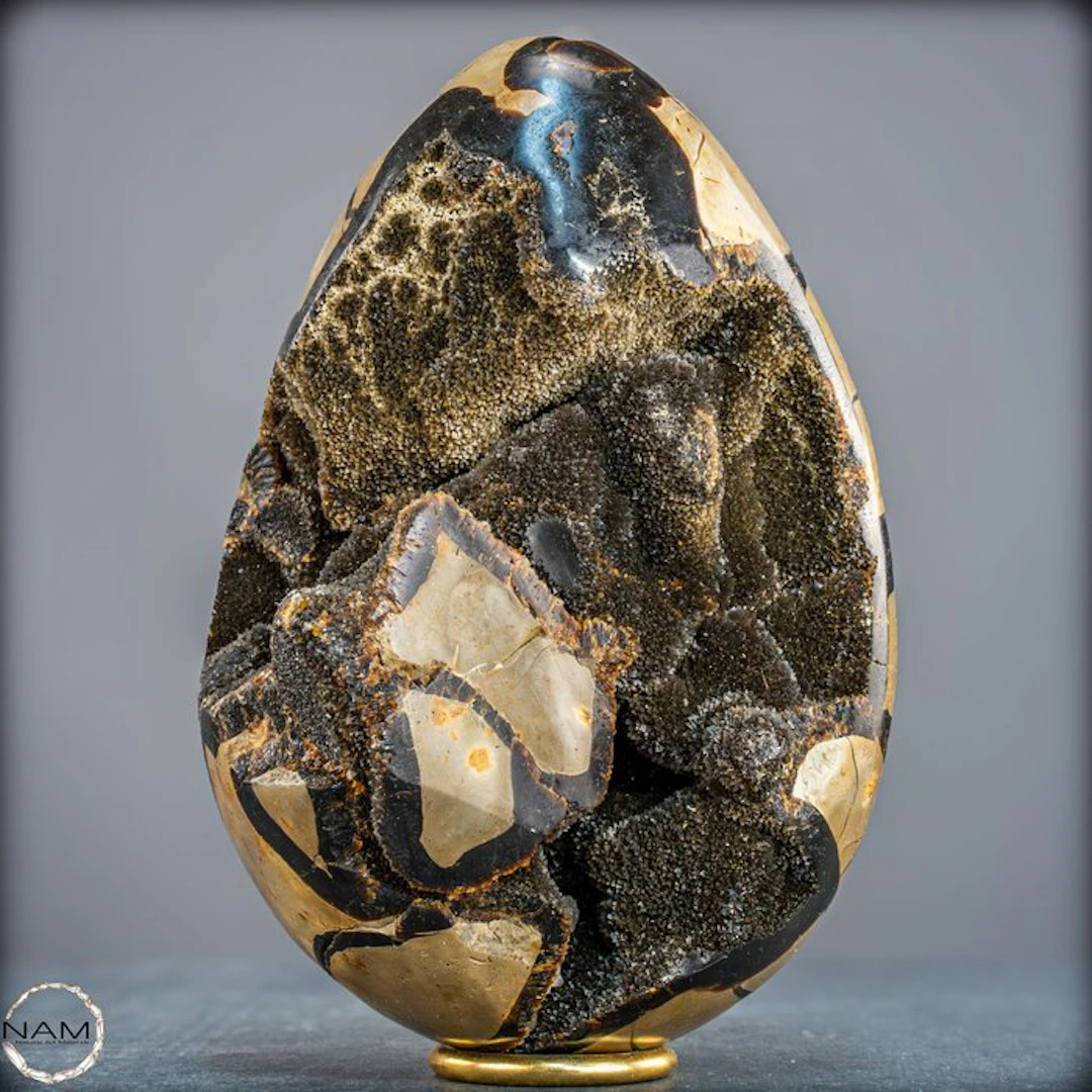 Stunning septarian egg – A work of art from nature