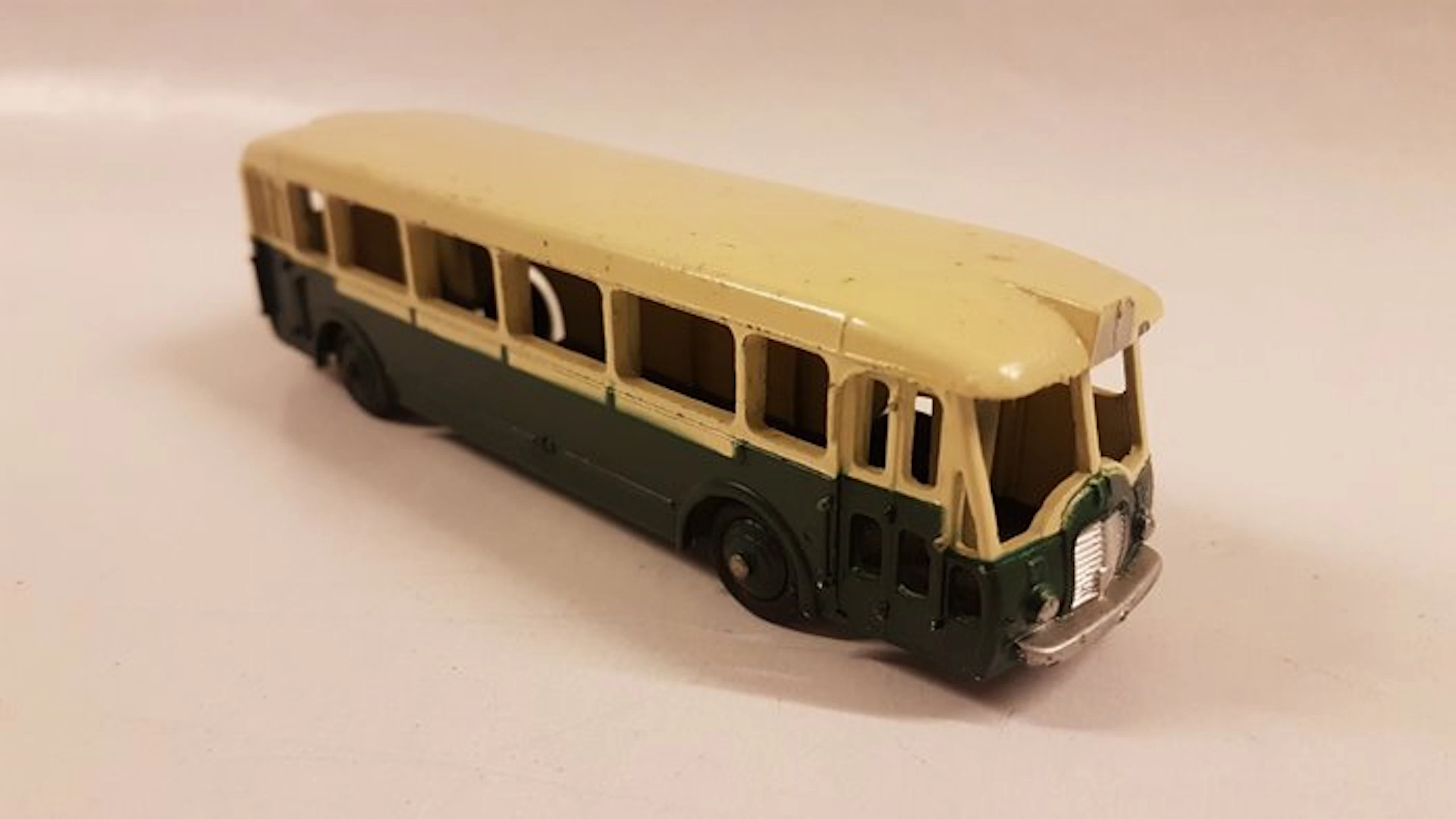Dinky Toys 1:43 - Model car - Dinky Toys 29D Somua Parijse Autobus