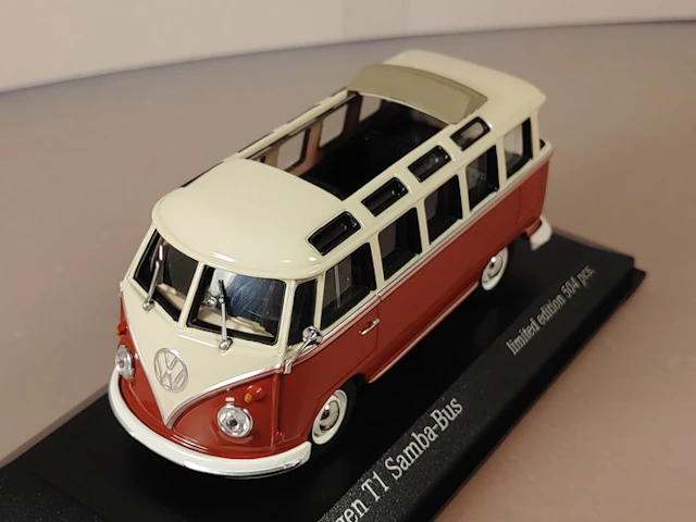 MiniChamps 1:43 - Model van - Volkswagen T1 Samba-Bus (1963)