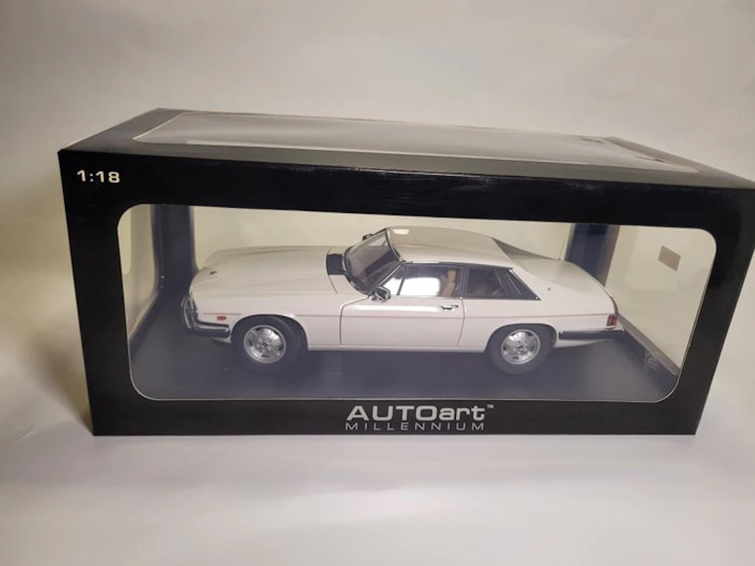 Autoart 1:18 - Model sedan - Jaguar XJ-S - Manufacturer Code: 73576