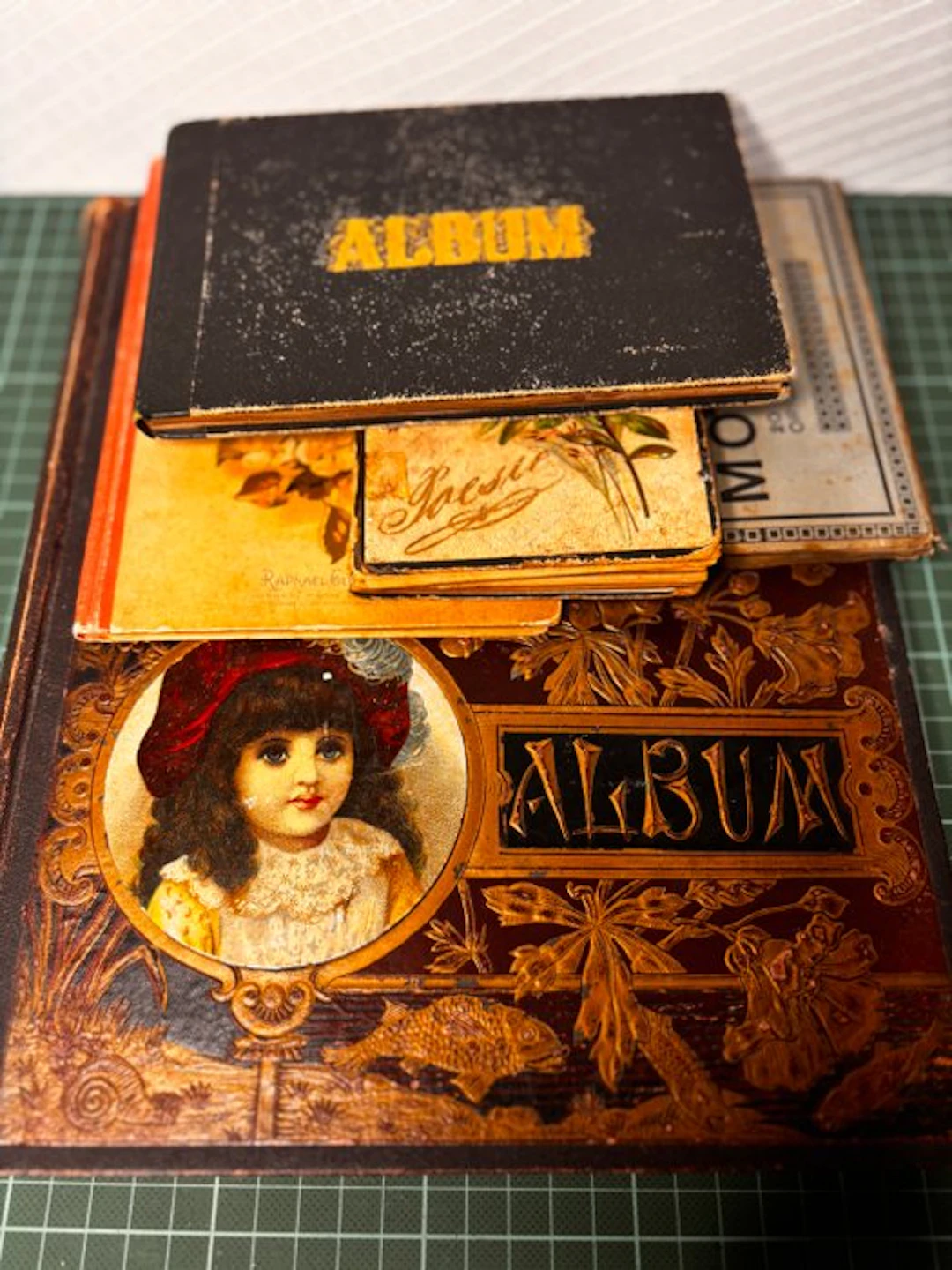 Multiple authors - Mixed lot of 5: Albums Amicorum, Scrapbook & Ephemera - 1853