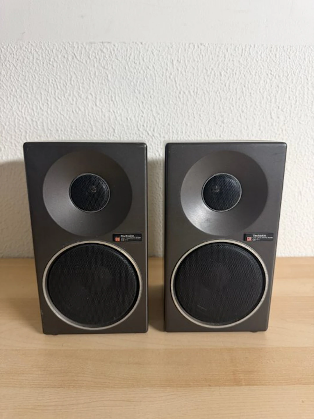 Technics - SB-F1 / 2-Way Sealed Die-Cast Aluminum Enclosure Speaker set