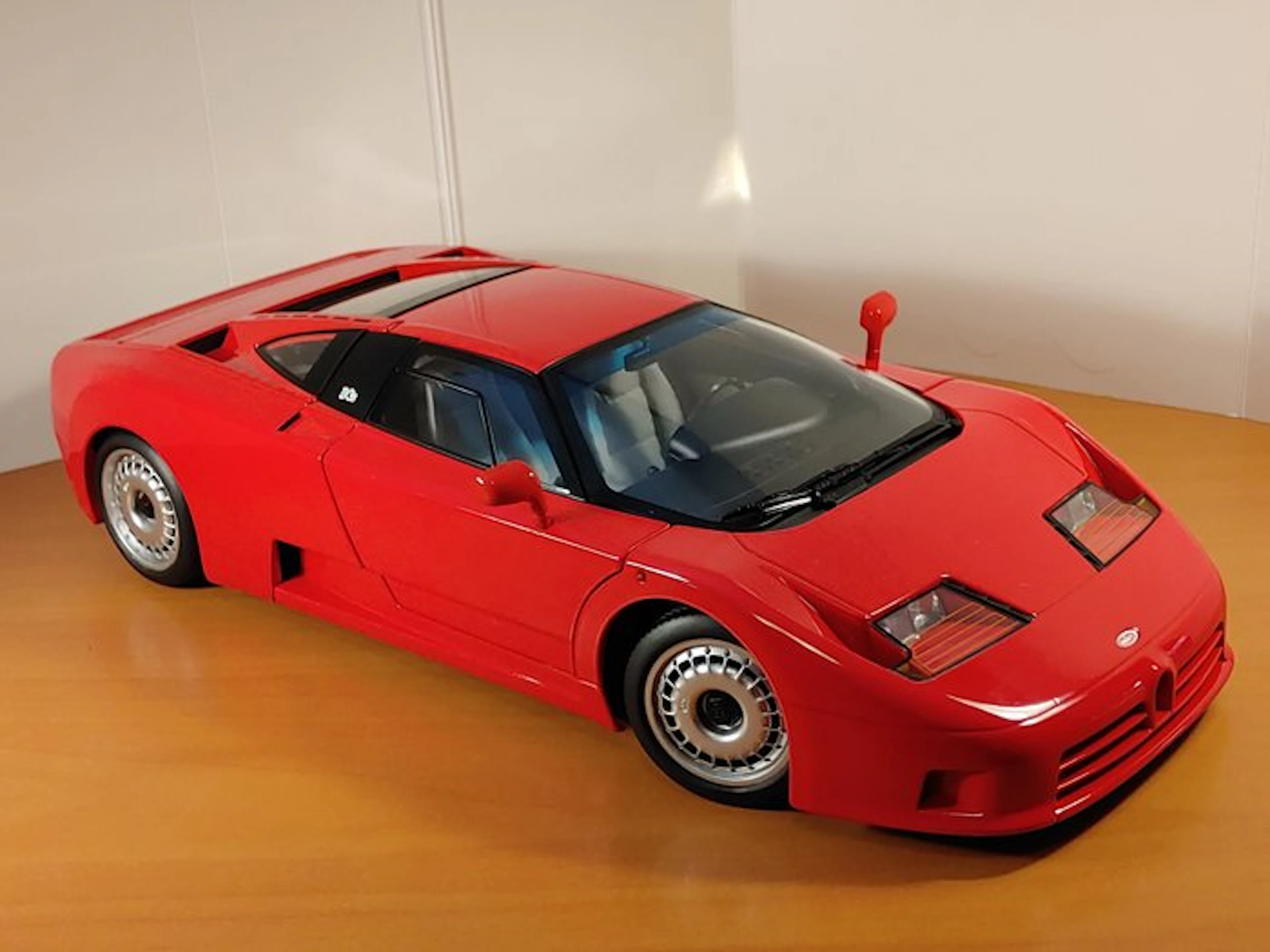 KK-Scale 1:12 - Model race car - Bugatti EB110 GT 1991 Rood - Everything
