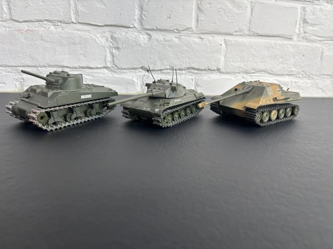 Solido - Toy 3 chars Solido Jagdpanther / Sherman M4 A3 / AMX 30 T