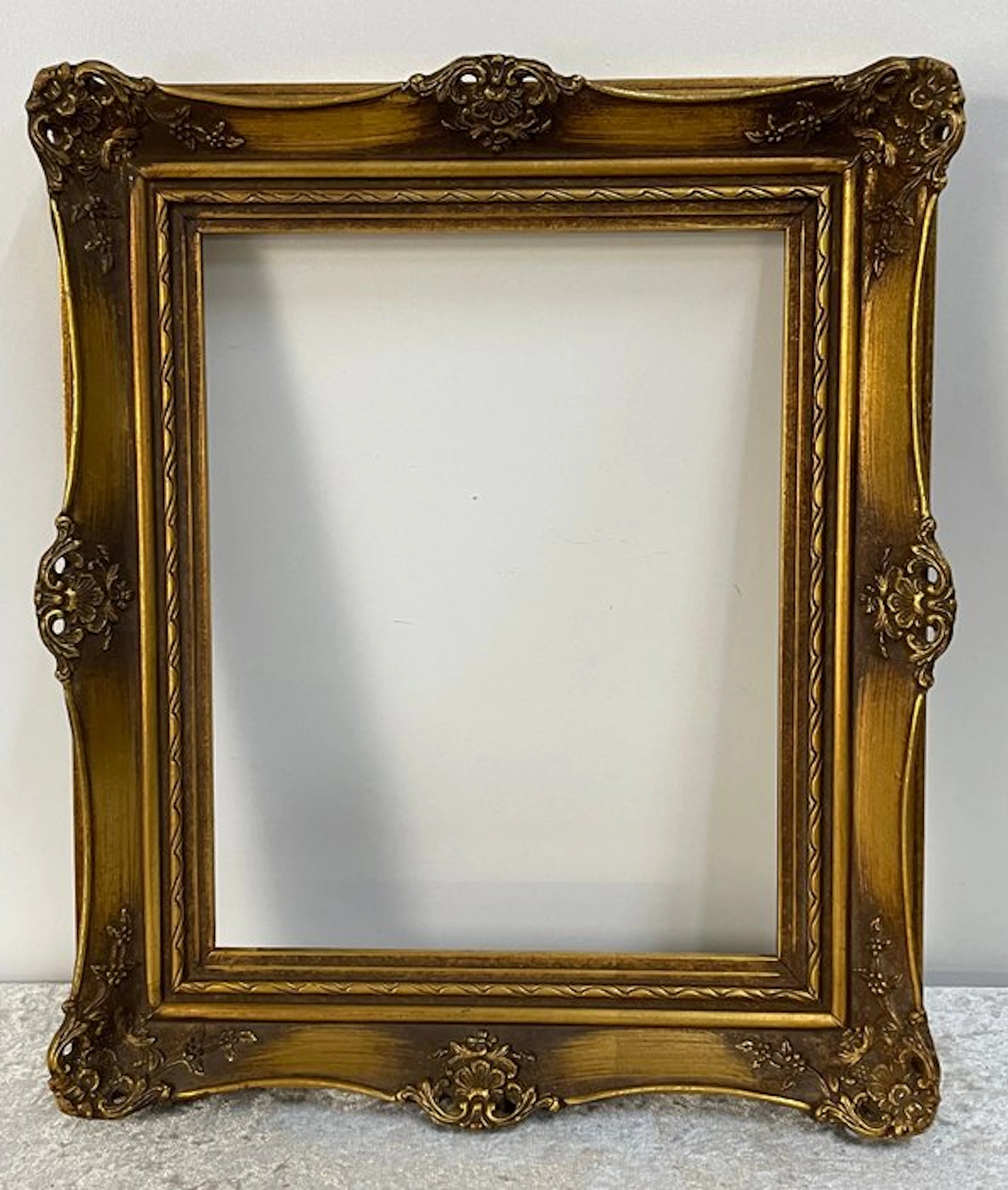 Frame - Wood, Plaster - Elegant Picture Frame Molding