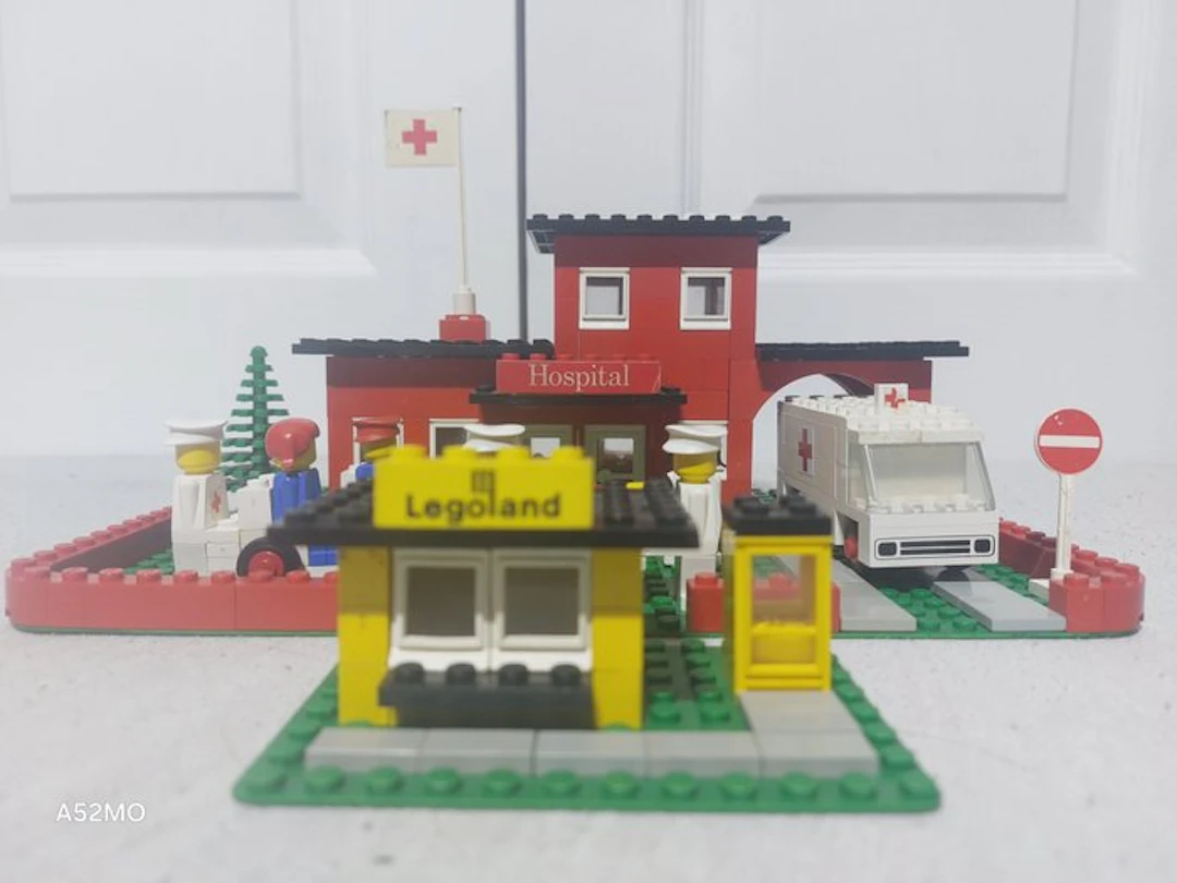 LEGO Set - Legoland, Classic - 363 Hospital en 608 Kiosk
