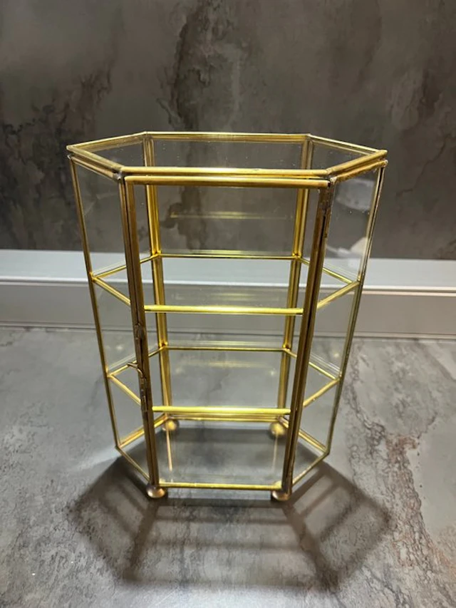Display cabinet - Glass and brass