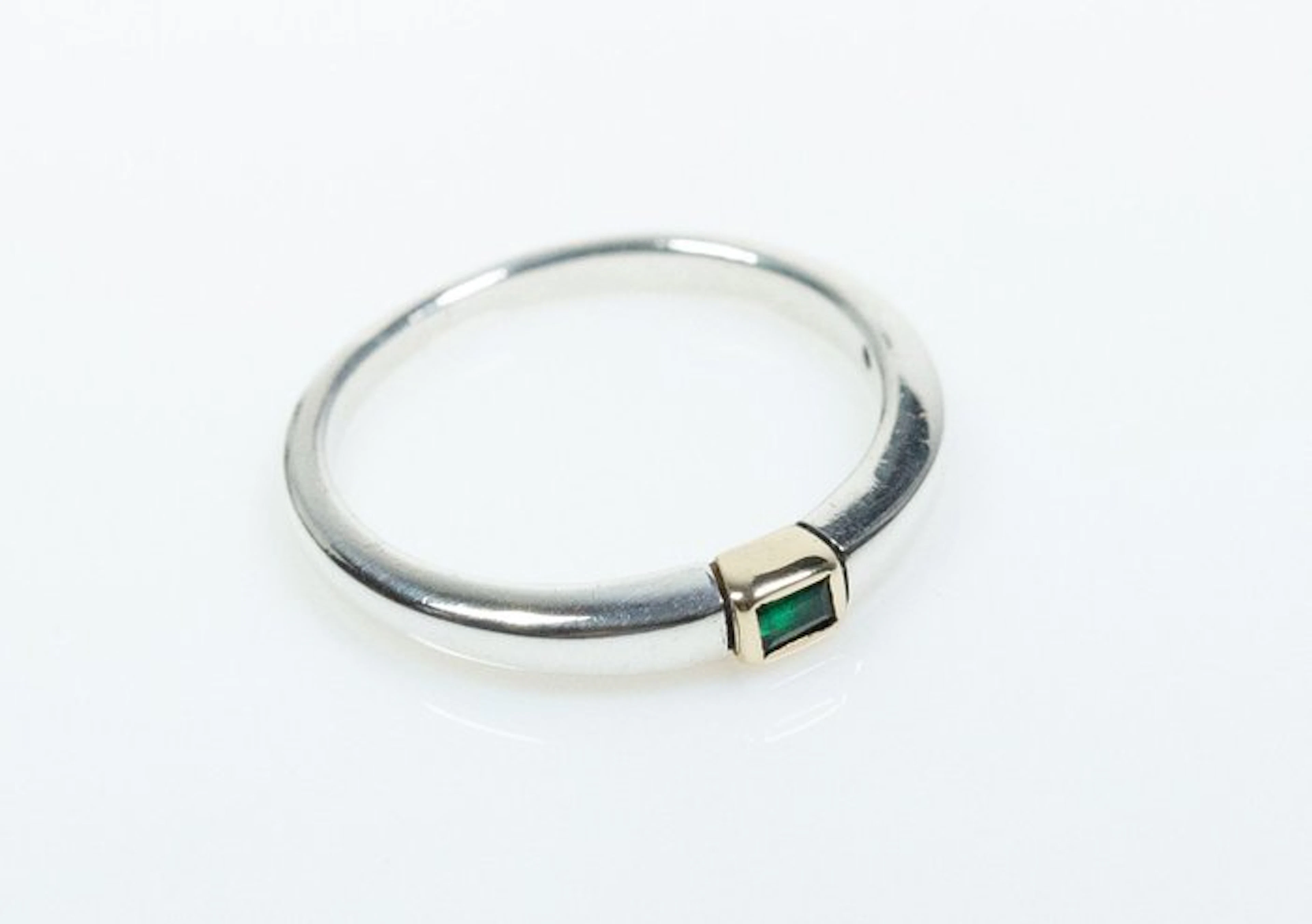 No reserve price - Ring - 585 gold/ silver - 0.10 ct emerald - handmade